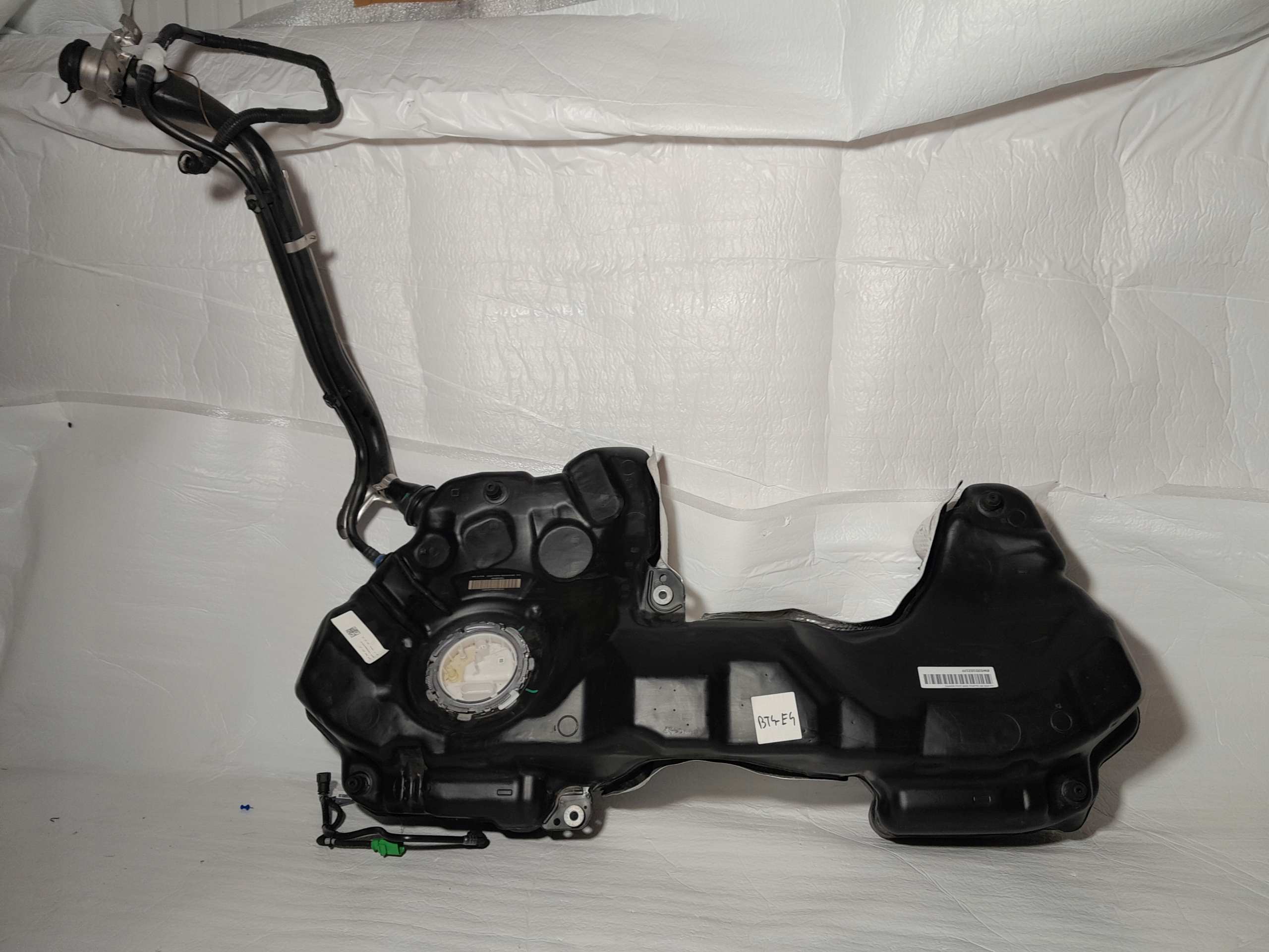 AUDI A4 B9 tank 8W0201021FF