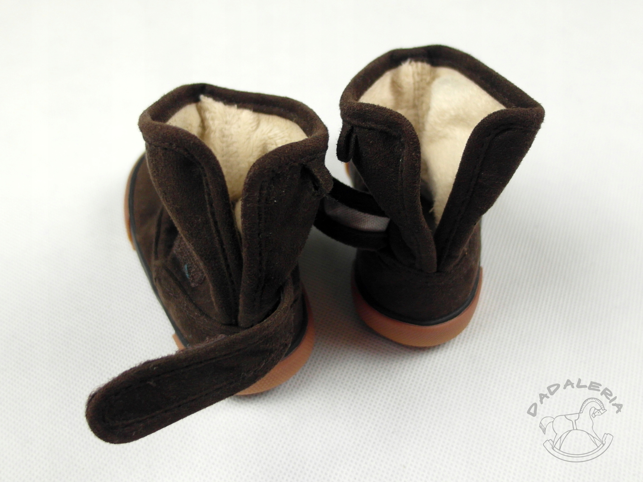 Brązowe lekko ocieplane buciki 16-17 Rodzaj zapięcia Rzepy