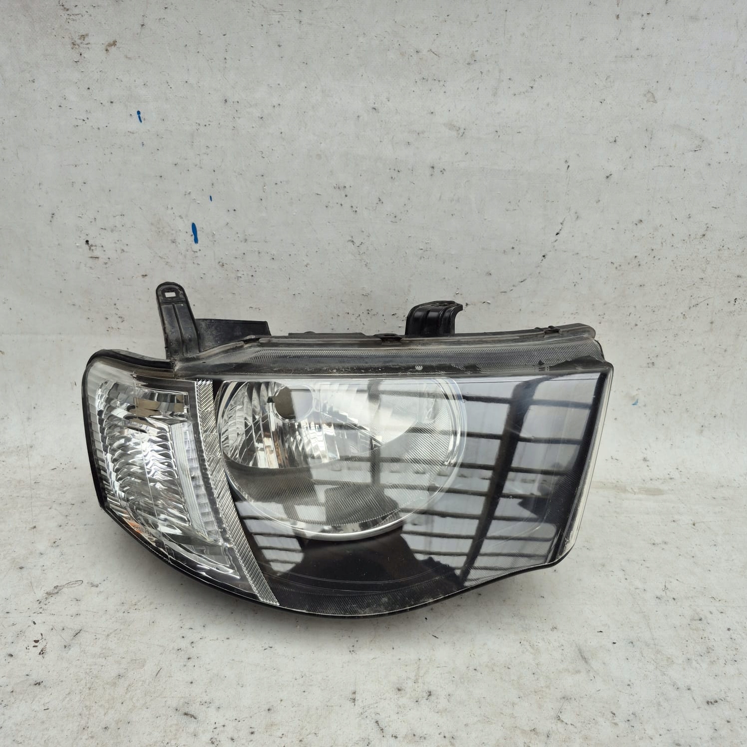MITSUBISHI L200 06- light right front front ZWYKLA