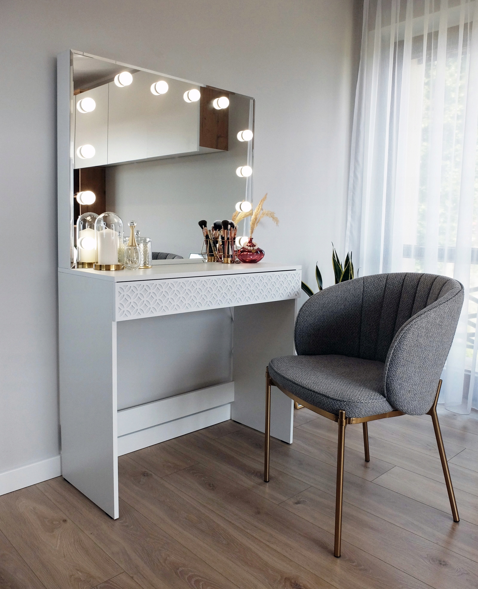 TOALETKA DO MAKIJAŻU WIZAŻU Z OŚWIETLENIEM LUSTRO Głębokość mebla 40 cm