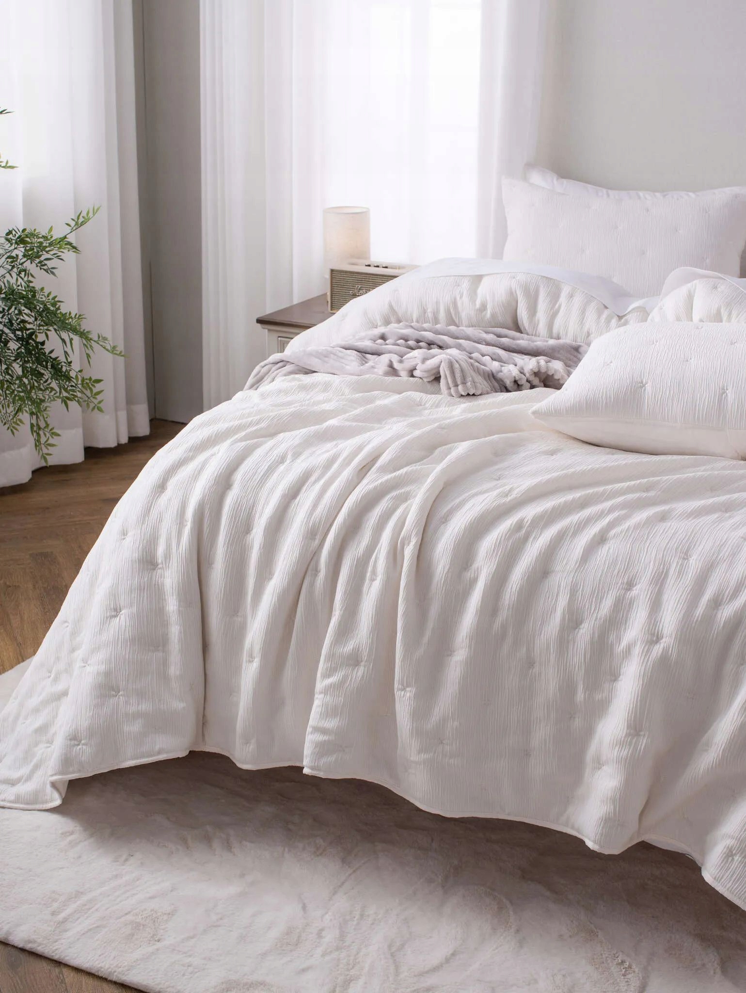 Dekorativní přehoz s mušelínovou strukturou Stella 240x220, krémový s výšivkou