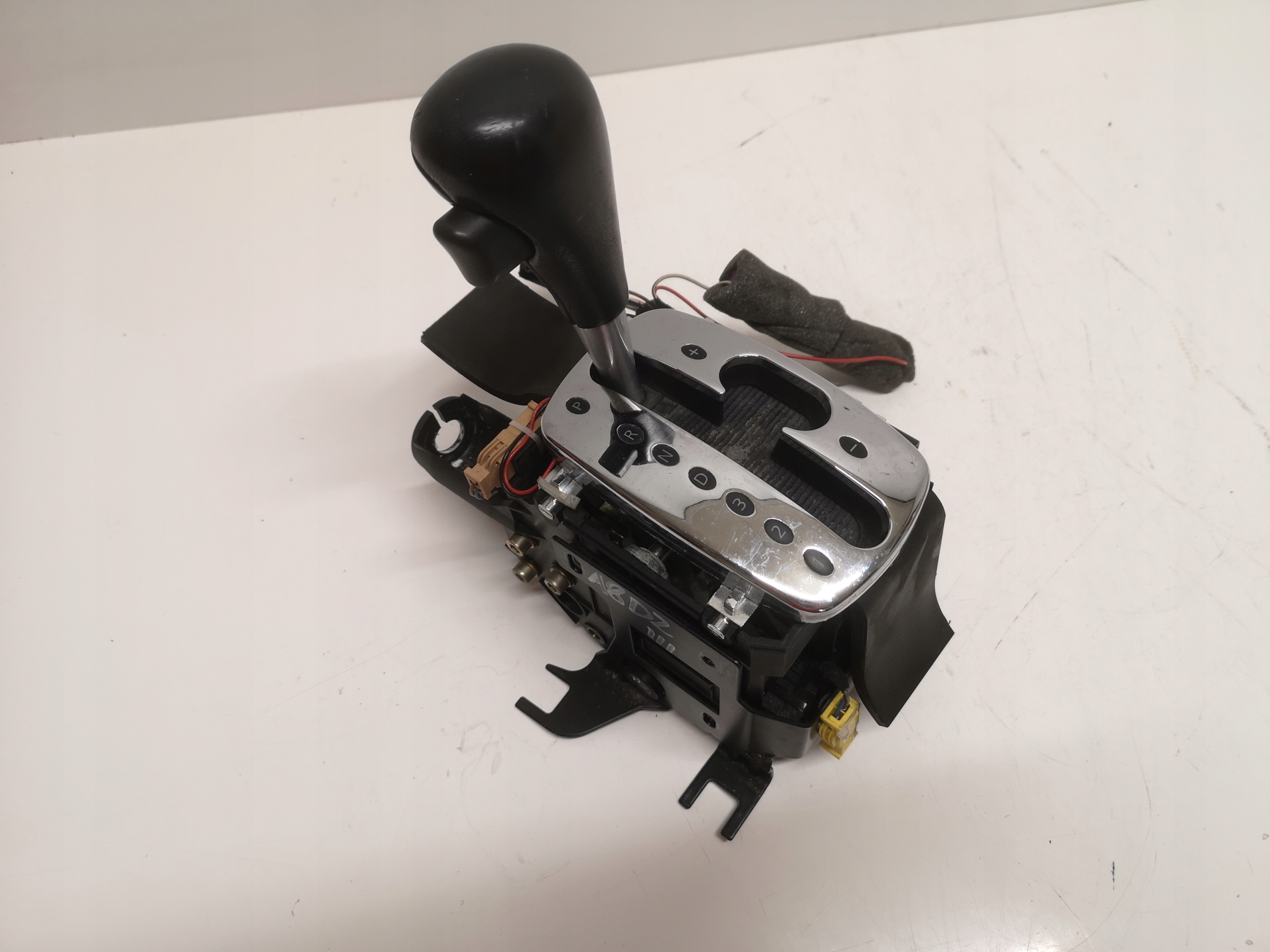 94- 4.2 - AUDI A8 D2 94-4.2 механизм переключения передач автоматический