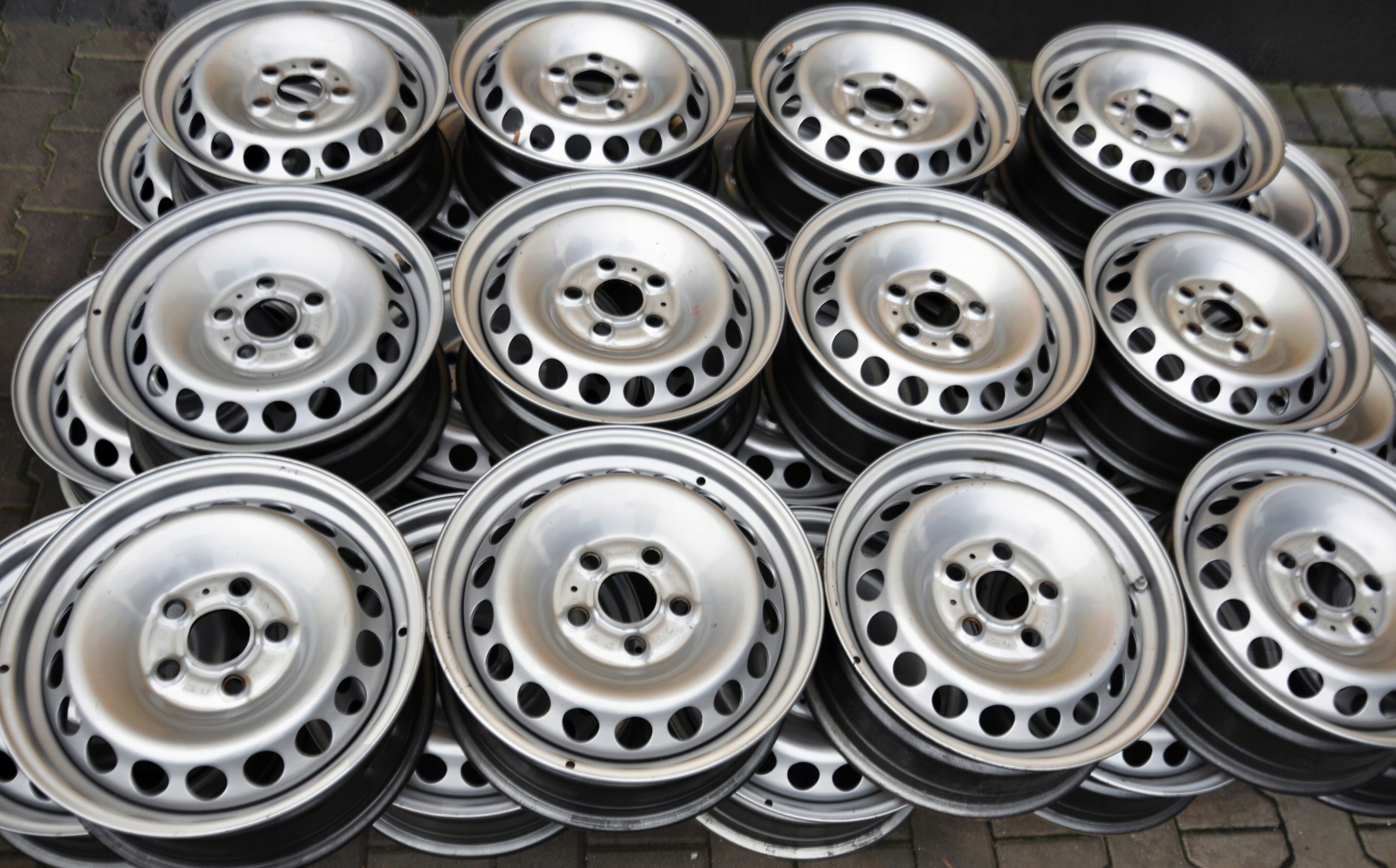 KOŁA ZIMOWE VW T5 T6 205/65R16C FULDA Rodzaj felg Stalowe