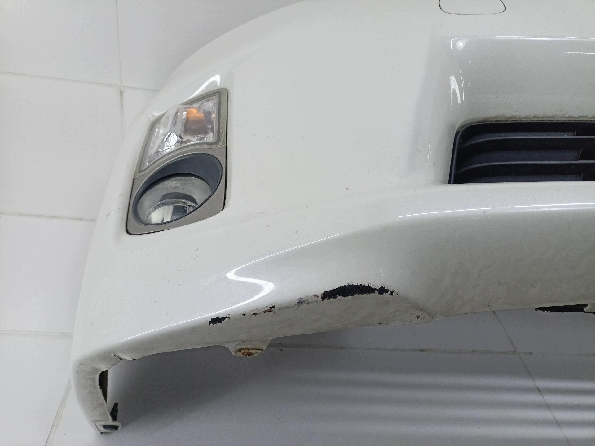 bumper front Toyota Prius 3 XW30 ZVW30 2011