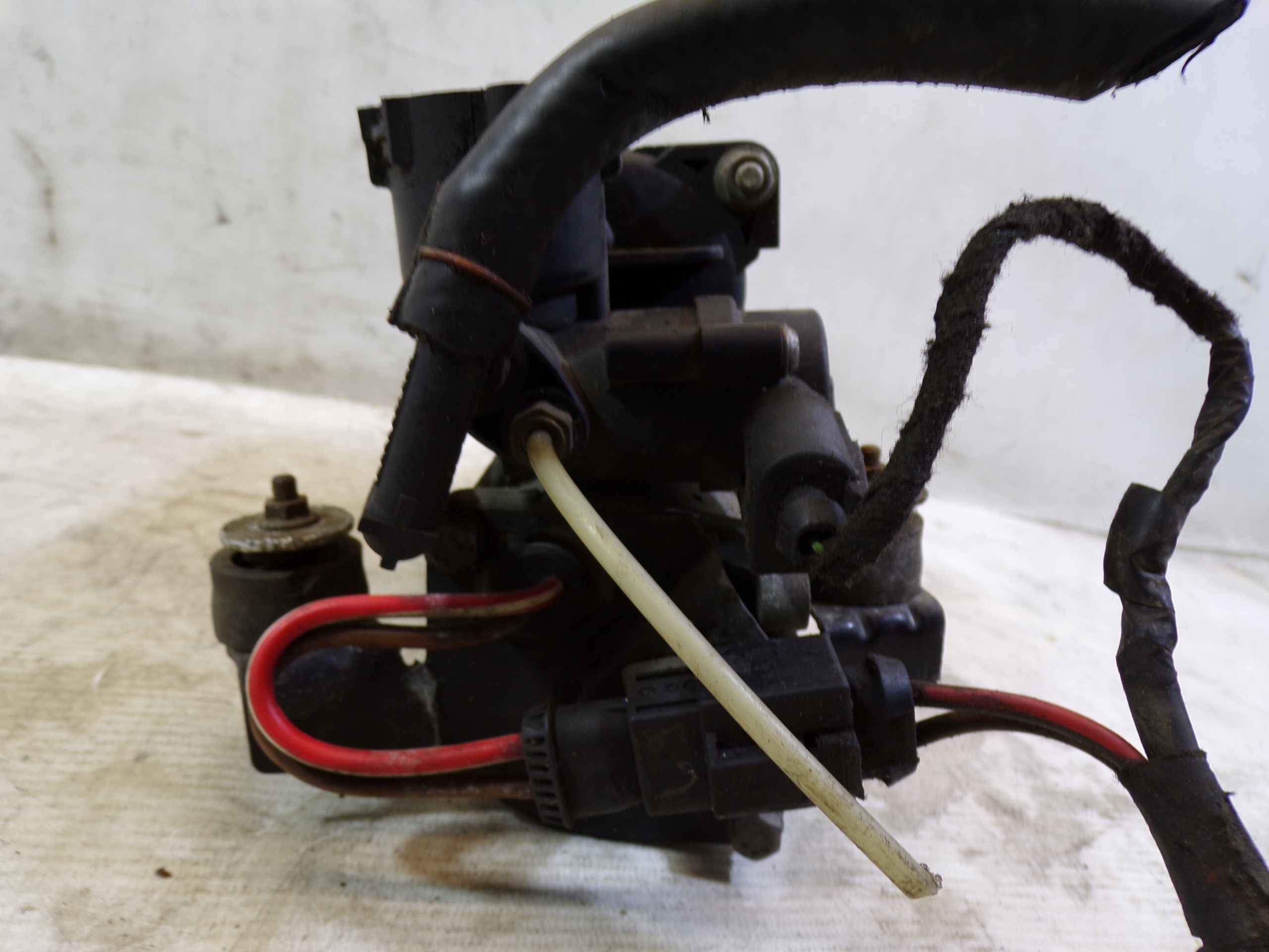 compressor; pump springing MERCEDES W220 WABCO 0011738