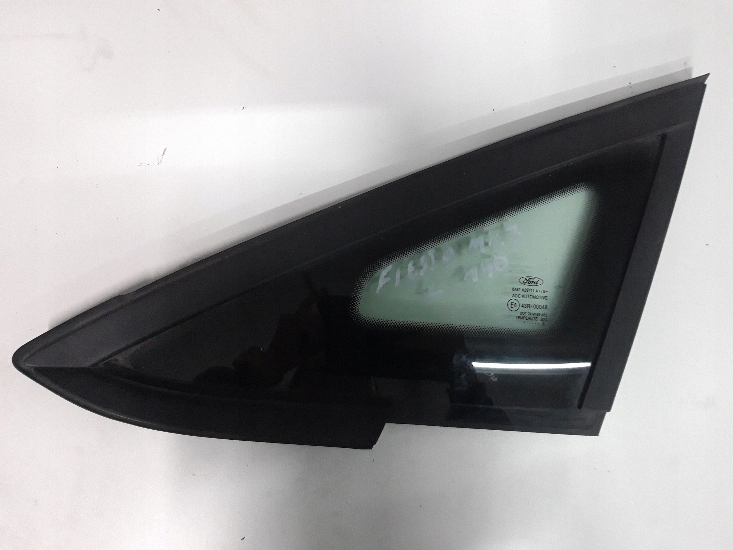 8A81A29711A - Ford Fiesta MK7 переднє ліве скло