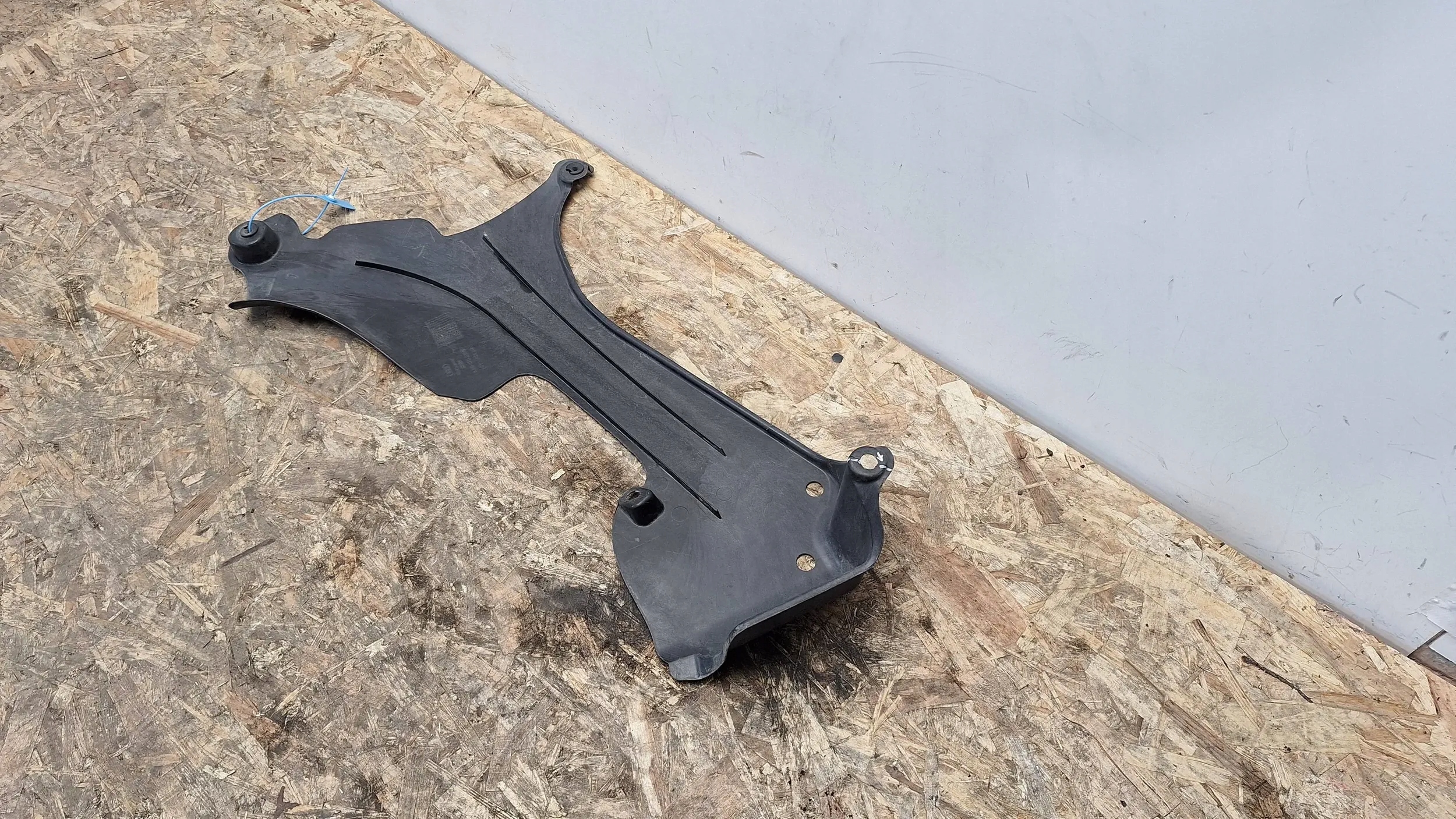 cover chassis left 8E0825219F Audi A4 B6 B7