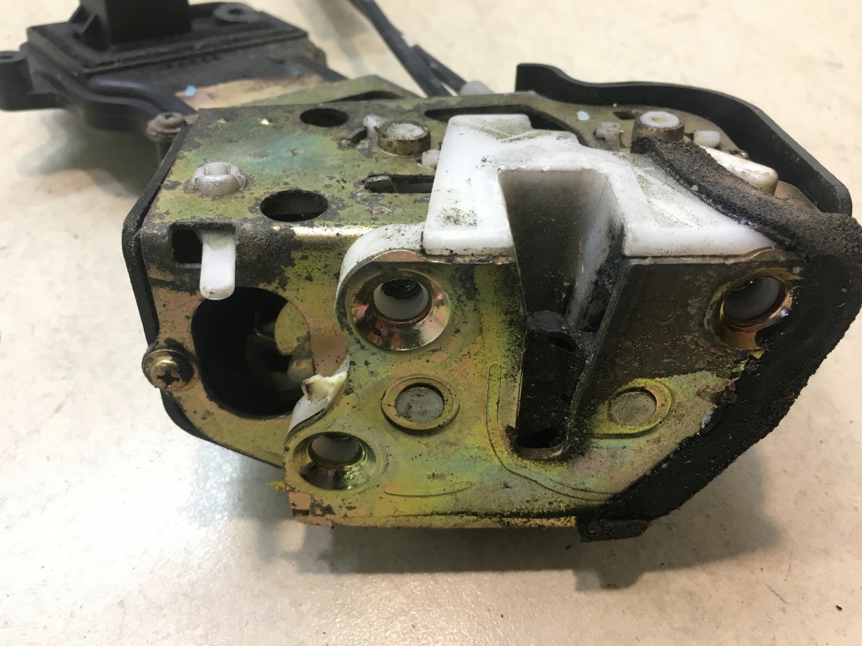 lock door right rear part MAZDA 6 GY 2.0 D 6 PIN