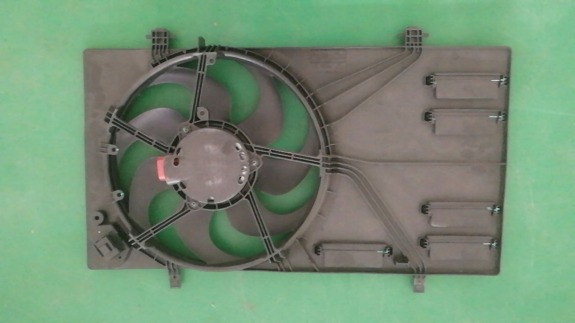 WENTYLATOR OBUDOWA FORD ECOSPORT USA 2,0 BENZYNA Producent części Inny