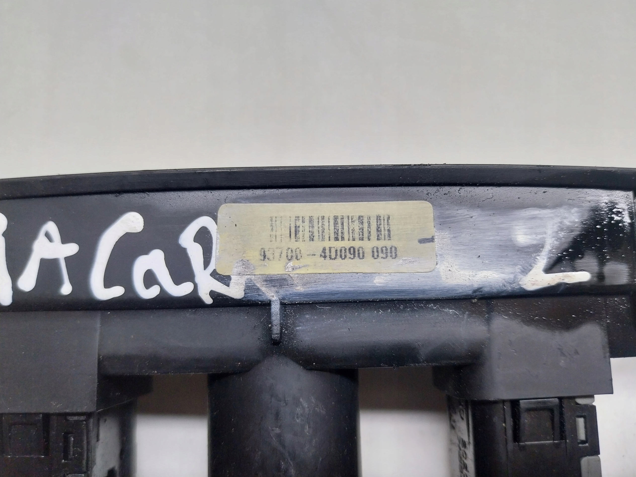 KIA CARNIVAL II 06-14 switch seats