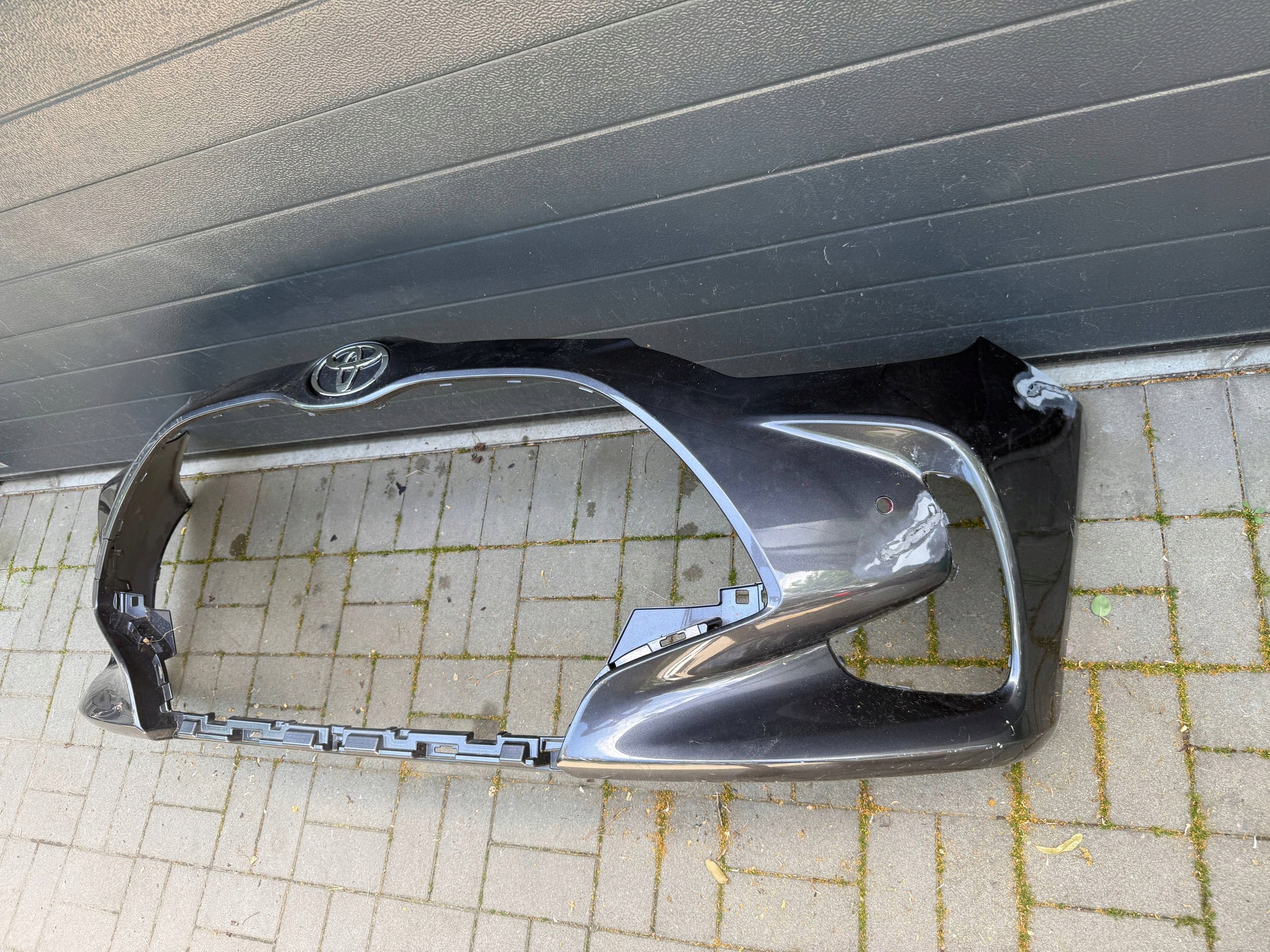 Toyota Yaris XP210 2023 Frontstoßstange vorne