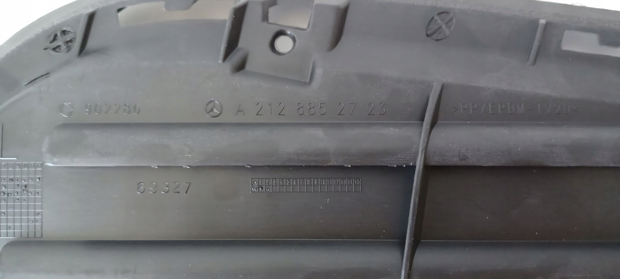 Mercedes E KLASA W212 KRATKA ZDERZAKA PRZEDNIA Numer katalogowy części A2128852723