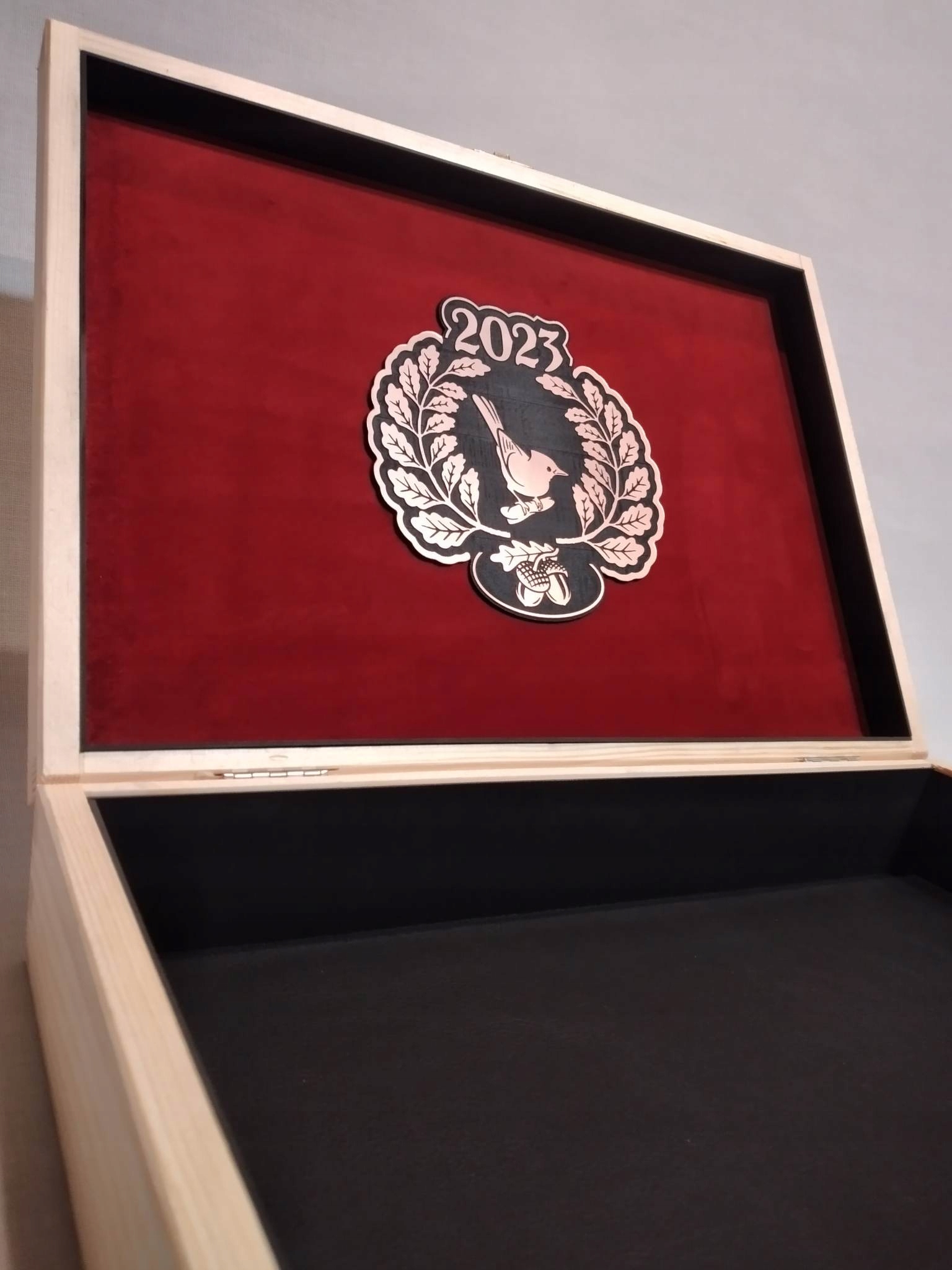 PUDEŁKO PERSONALIZOWANE OZDOBNE DREWNIANE FIRMOWE