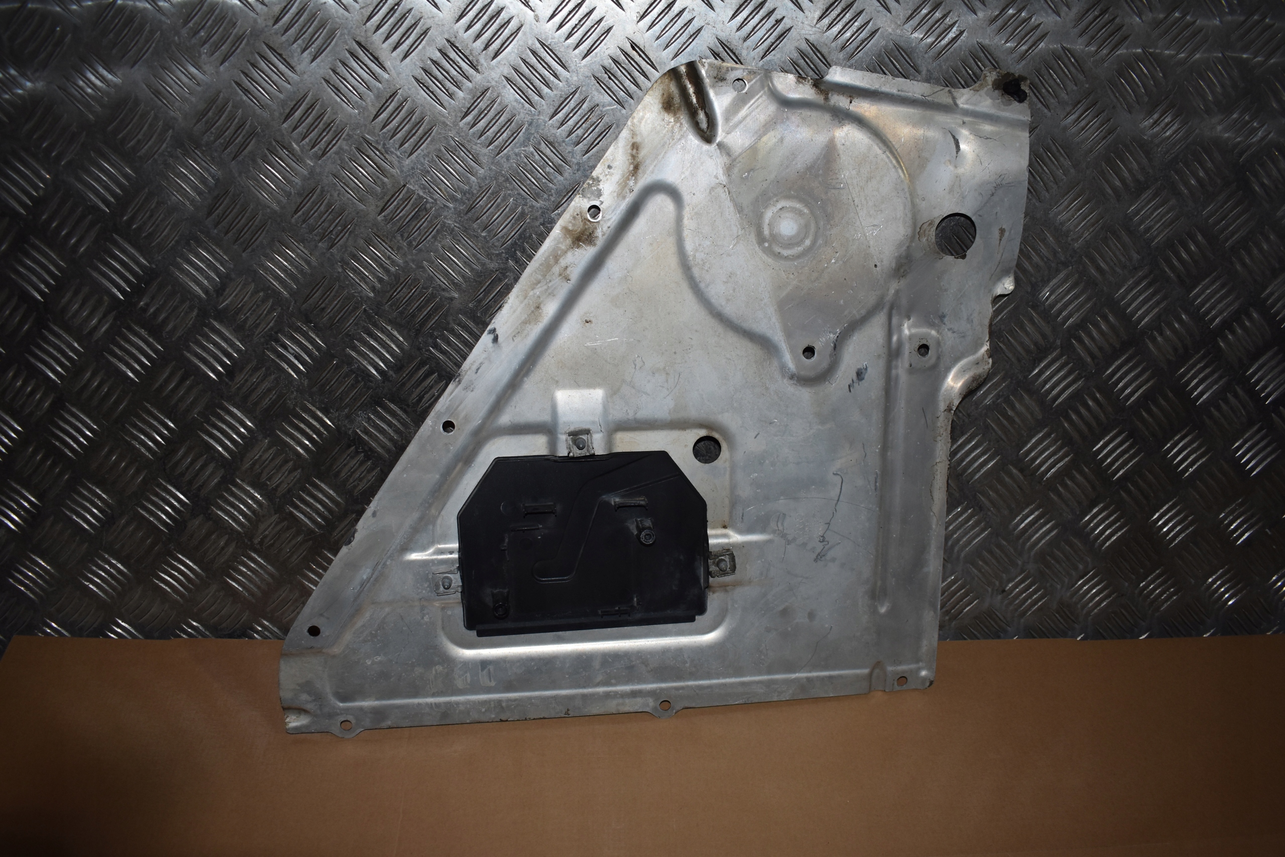 IDEALNA cover chassis left AUDI R8 1