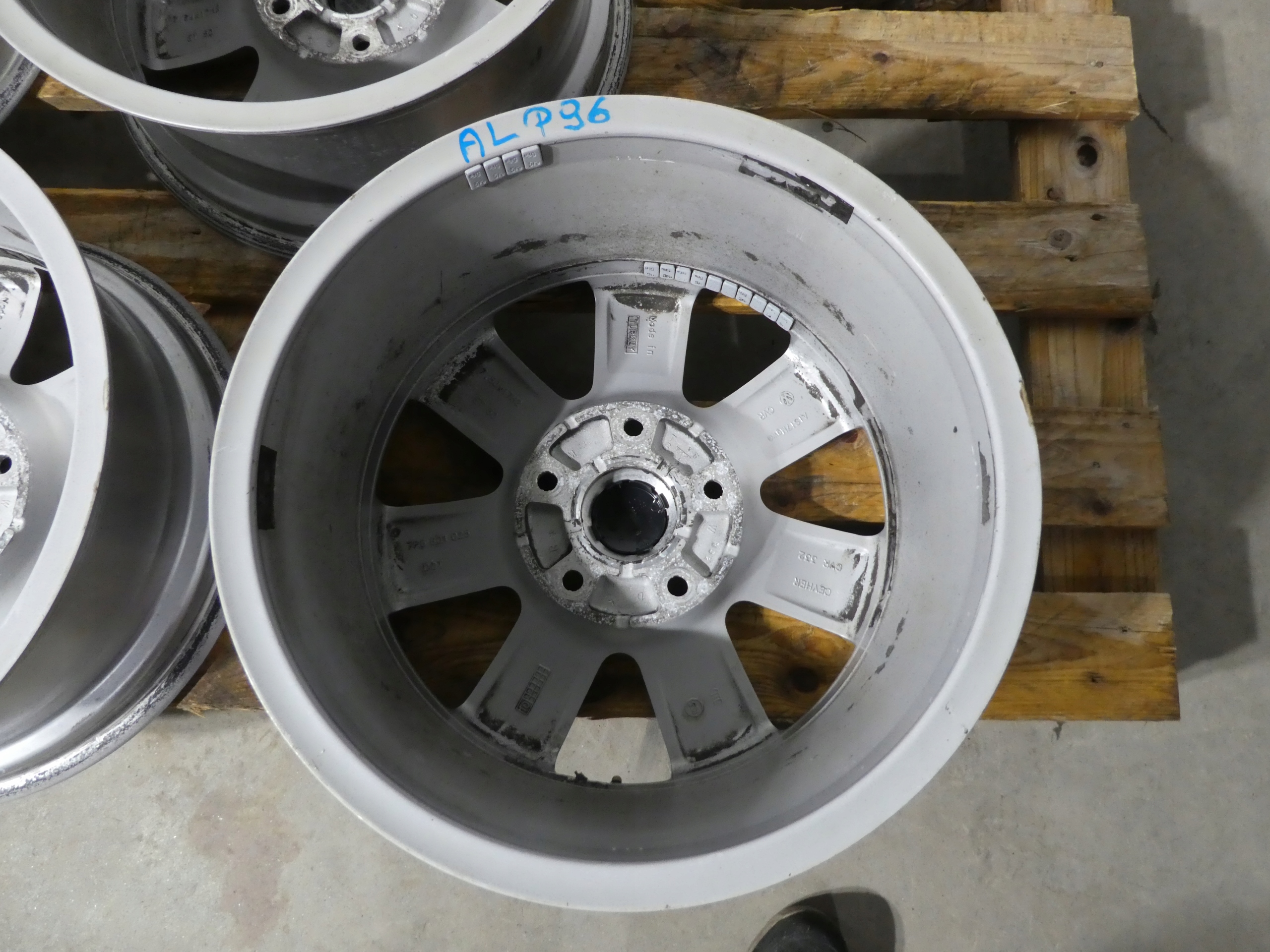 4X ORYGINALNE disc VW TOUAREG 7P6601025 5X130 17