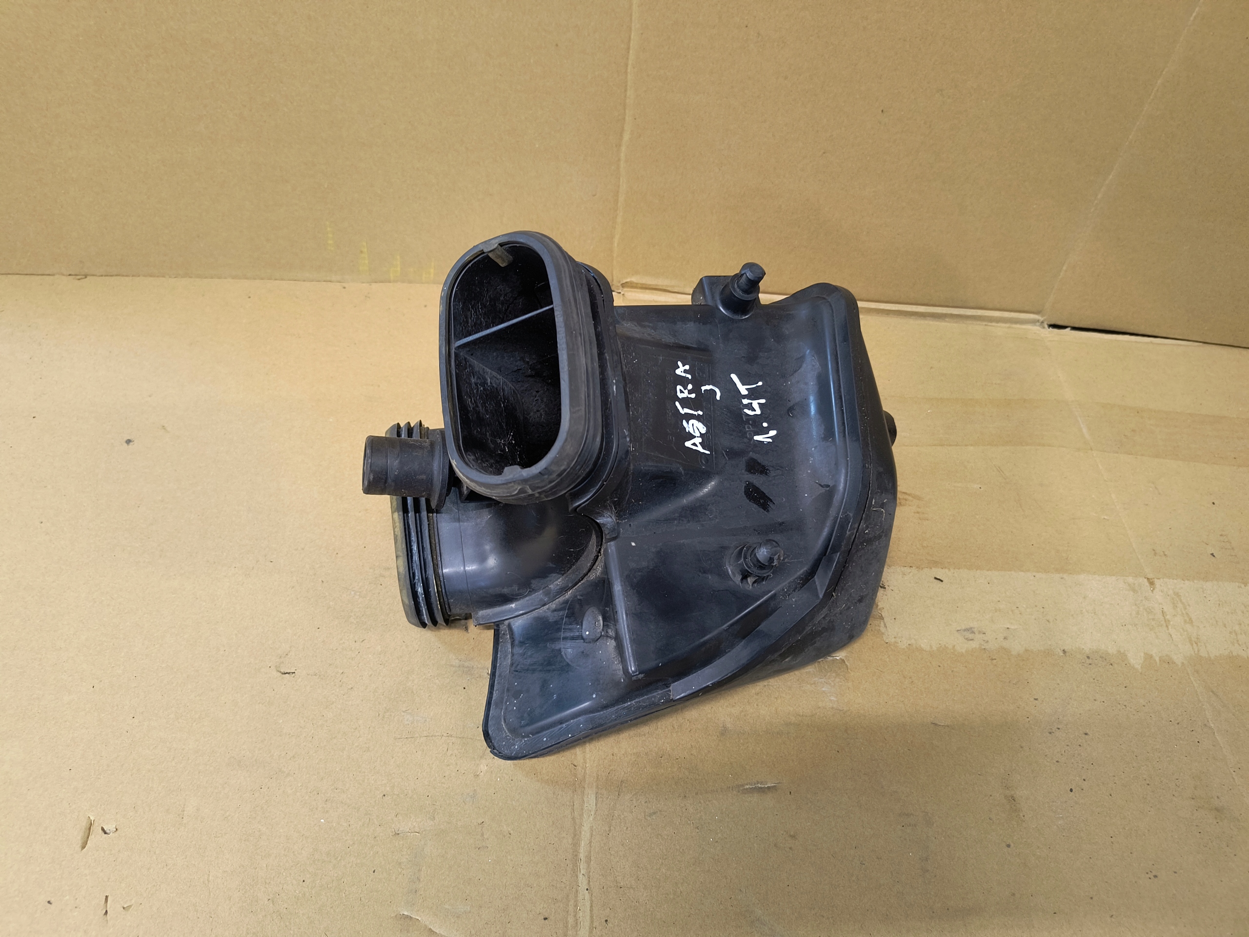 OPEL ASTRA J IV REZONATOR air 1.4 TURBO