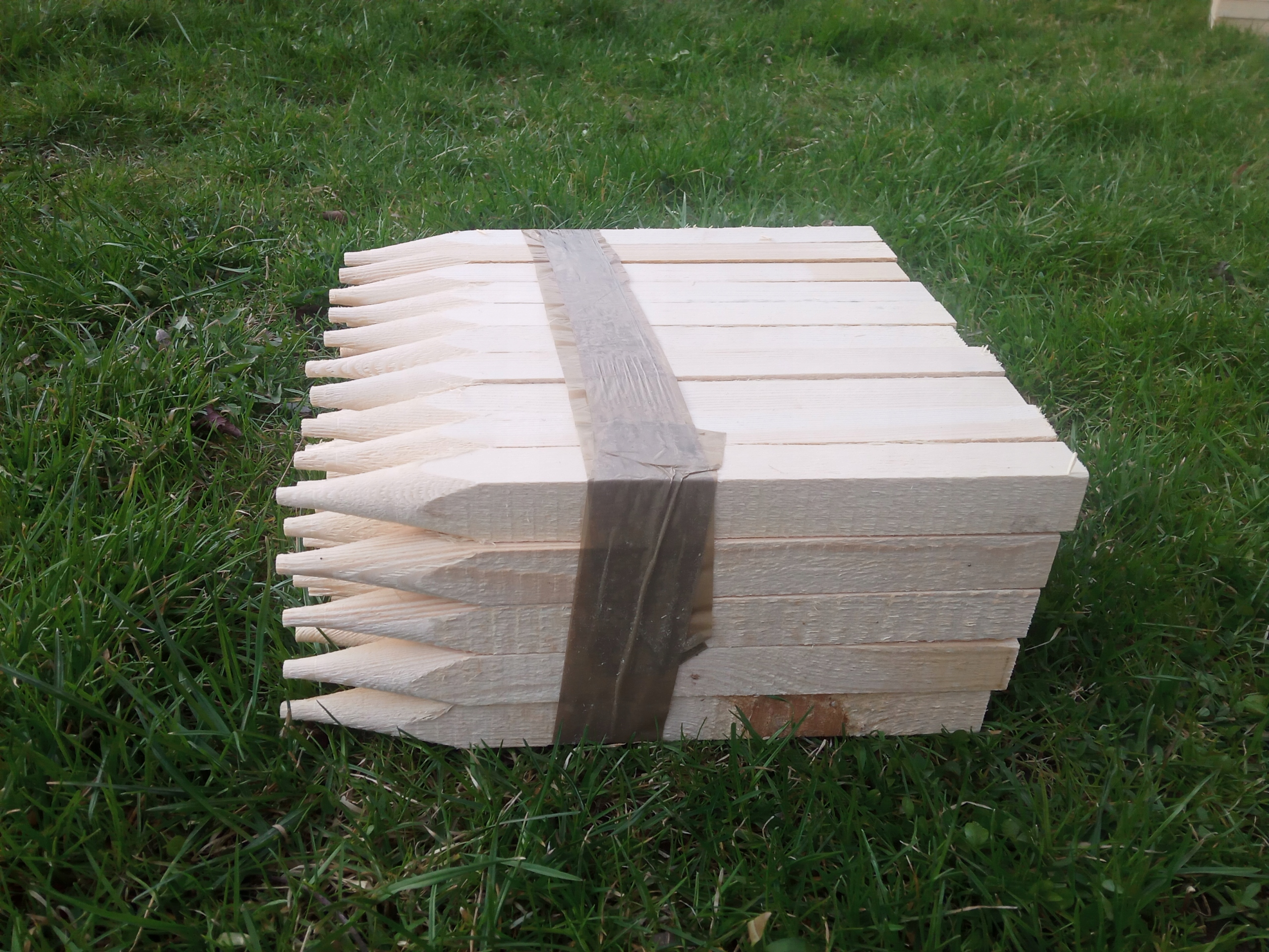 PALIKI KOŁKI DREWNIANE OGRODOWE DO ROŚLIN 30CM Liczba sztuk w opakowaniu 50 szt.