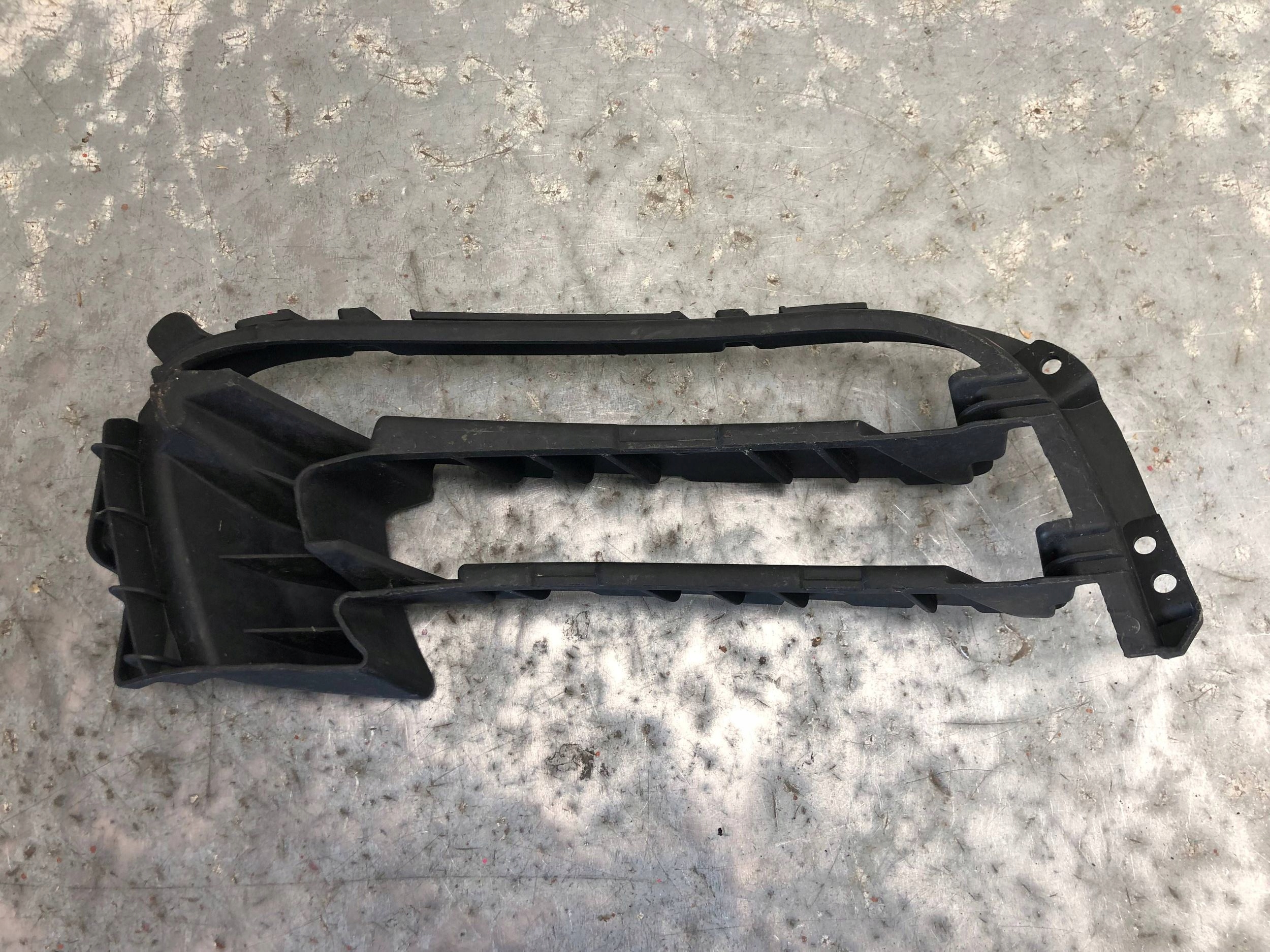 grid of a bumper right front PORSCHE PANAMERA 971 971807986