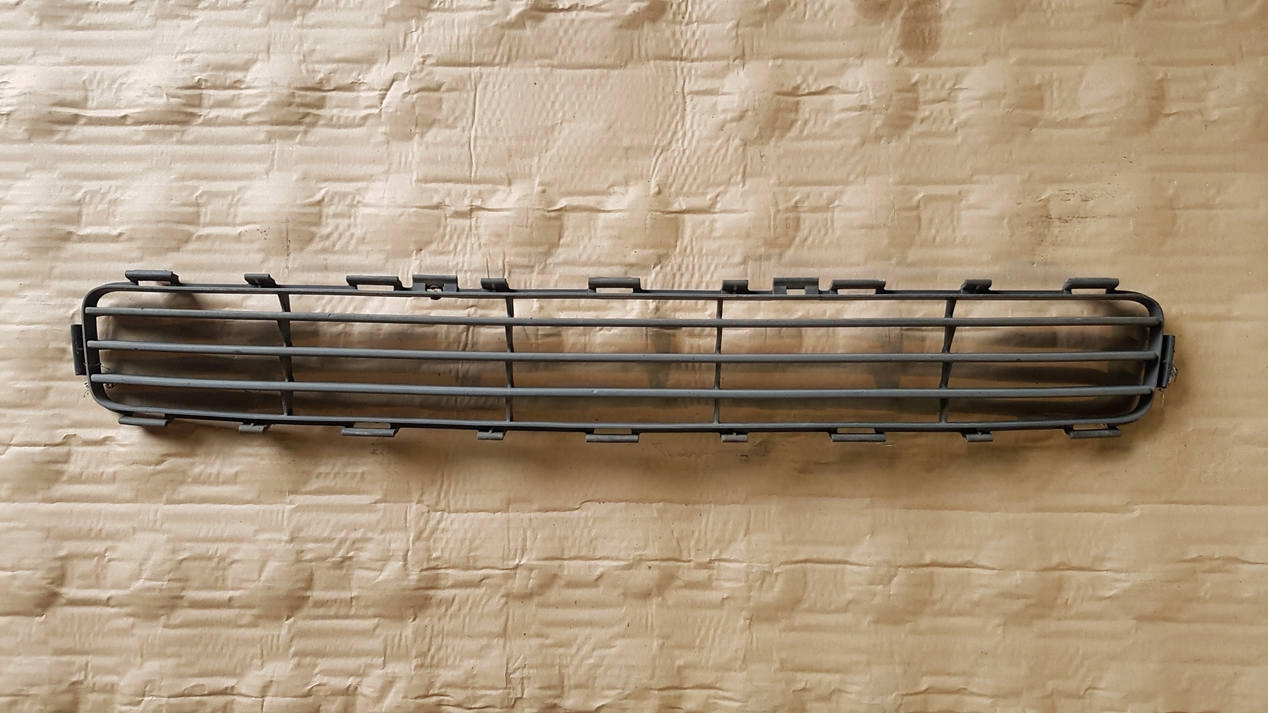 TOYOTA AVENSIS T25 06-08 KRATKA ZDERZAKA ŚRODKOWA