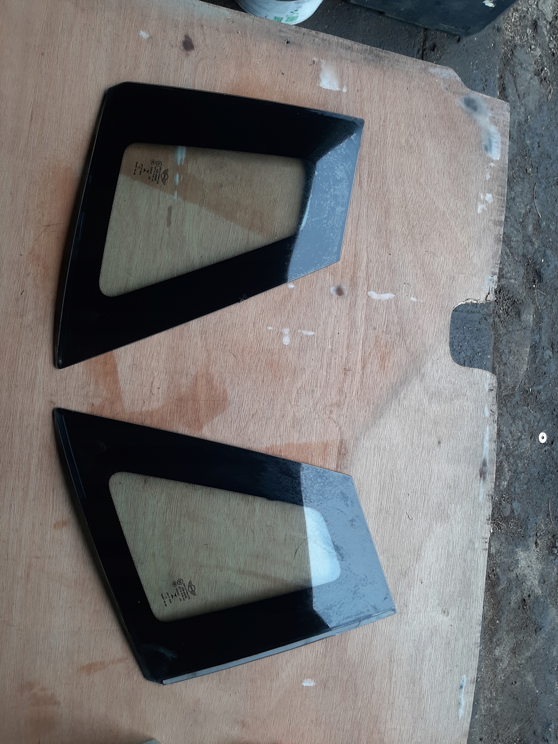 MINI COOPER F55 стекло кузова левое правое заднее