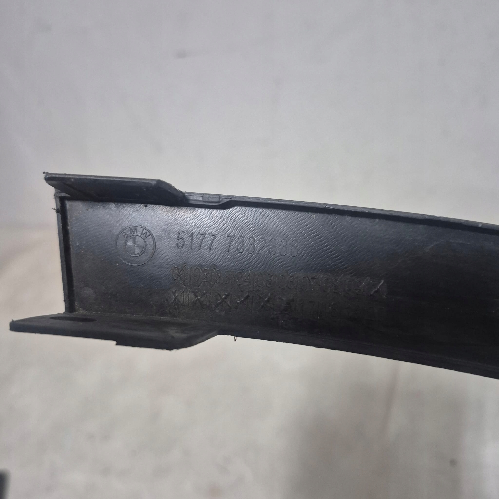 BMW X1 F48 15-22 moulding cap right front