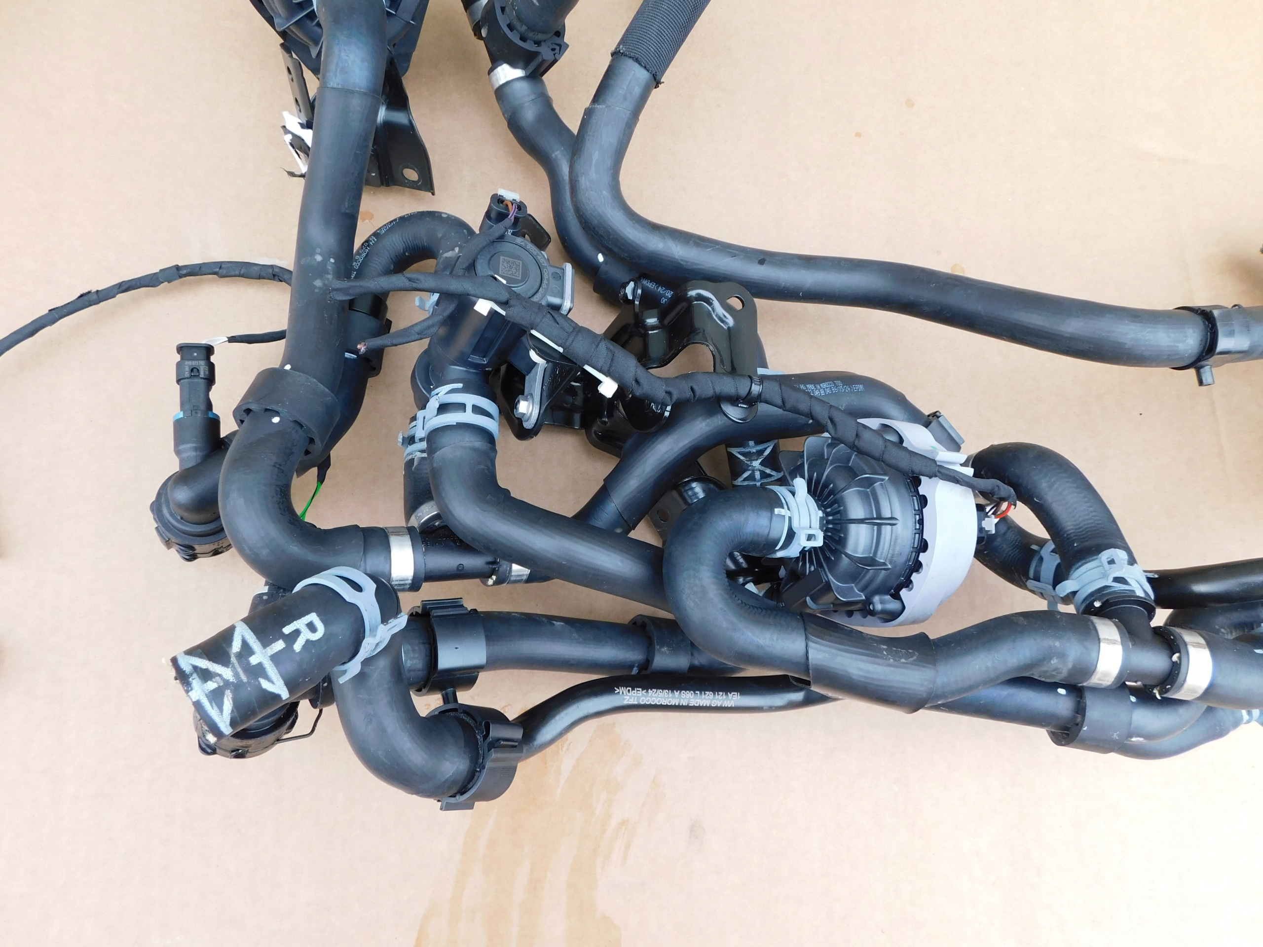bundle pump electrical hoses circulation of water Volkswagen Audi OEM