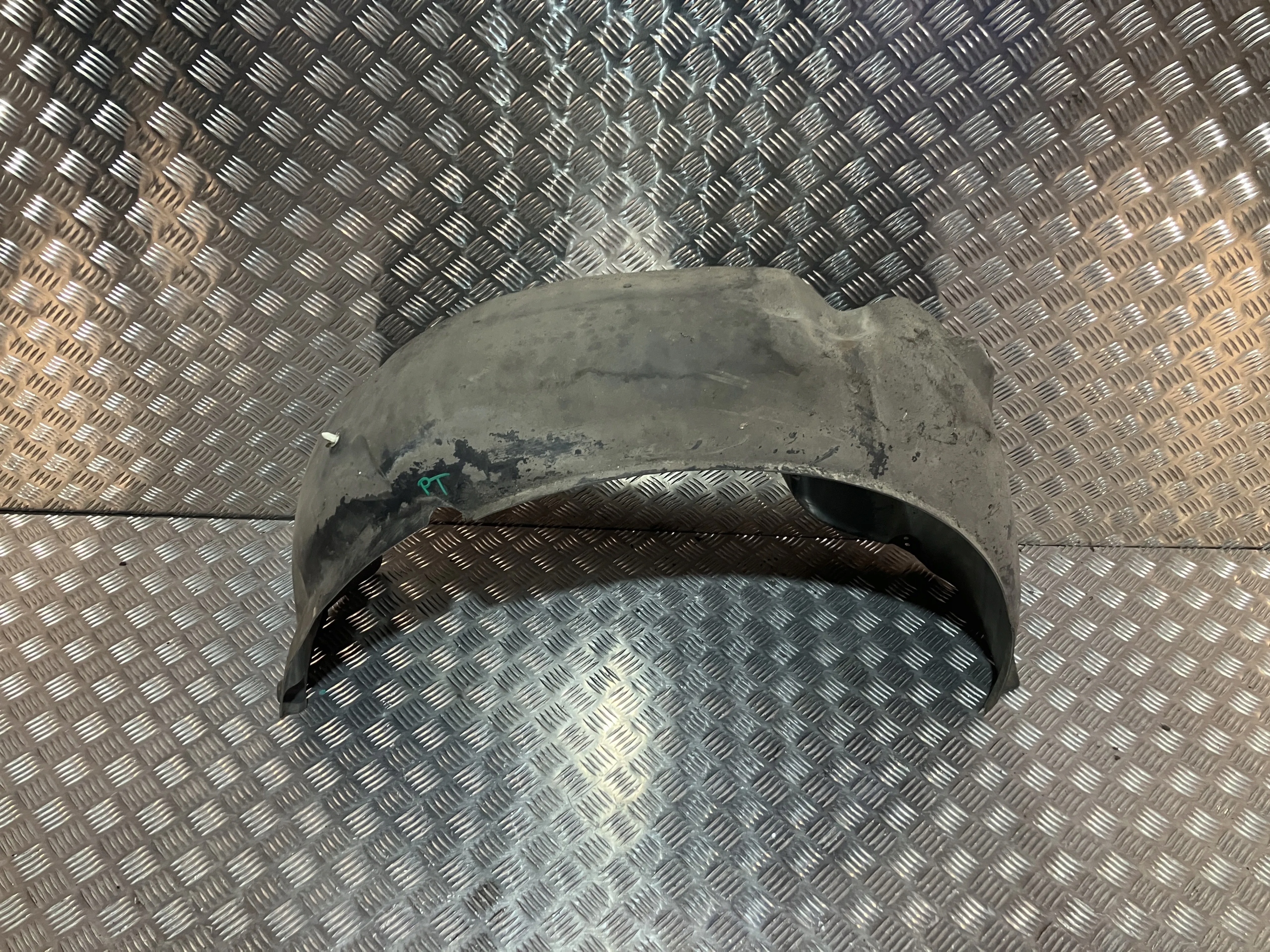 подкрылки задний правый BMW 6 E64