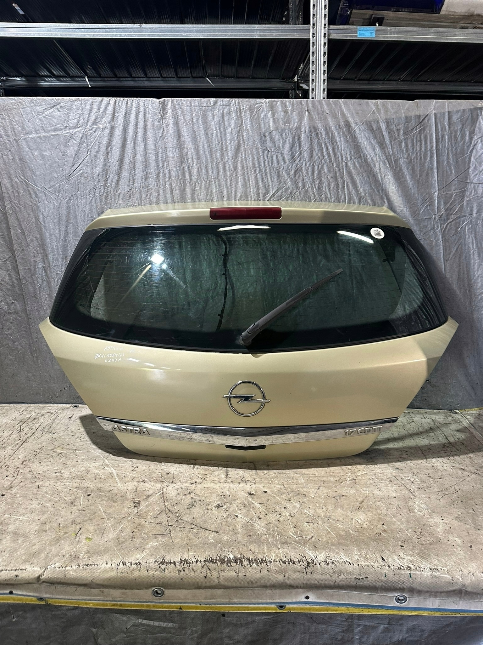 trunk door boot OPEL ASTRA H Z40H