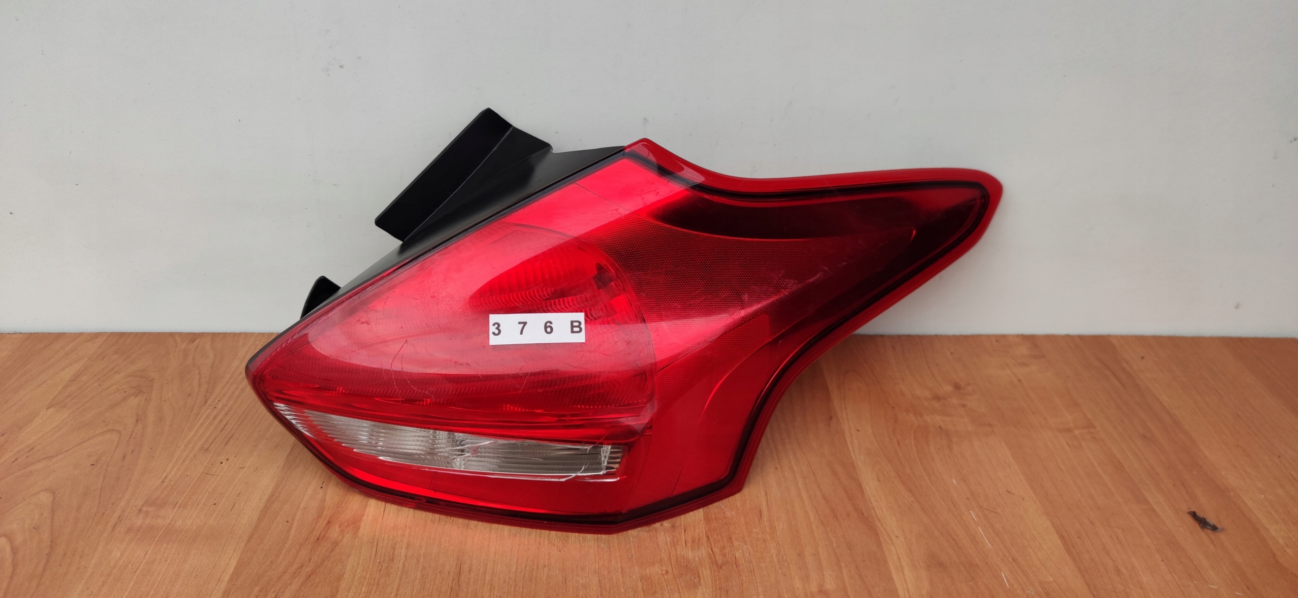 FORD FOCUS MK3 3 III LIFT PRAWA LAMPA TYŁ HB RH