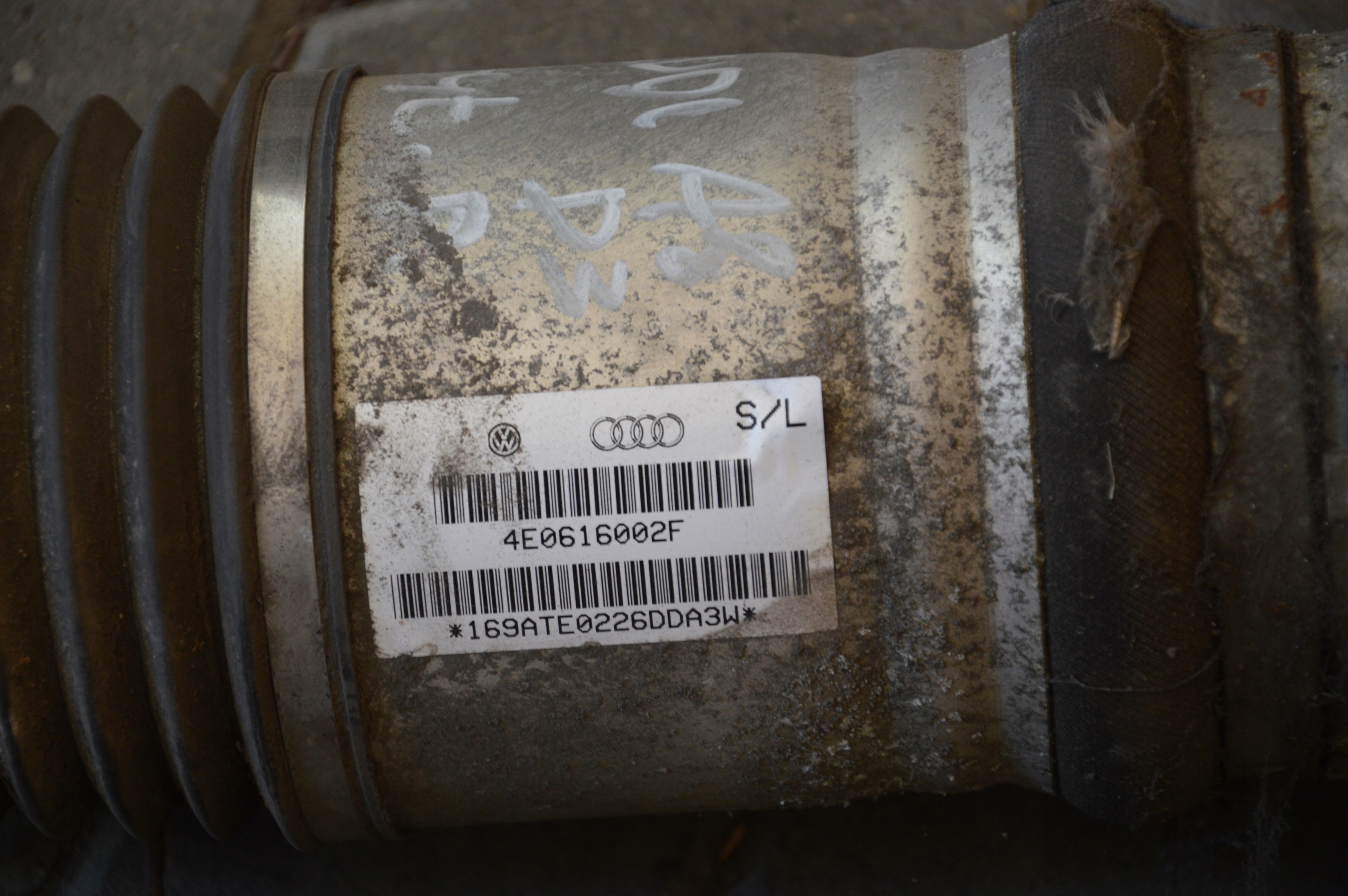 Audi A8 D3 амортизатор сильфон задній правий 4e0616022f