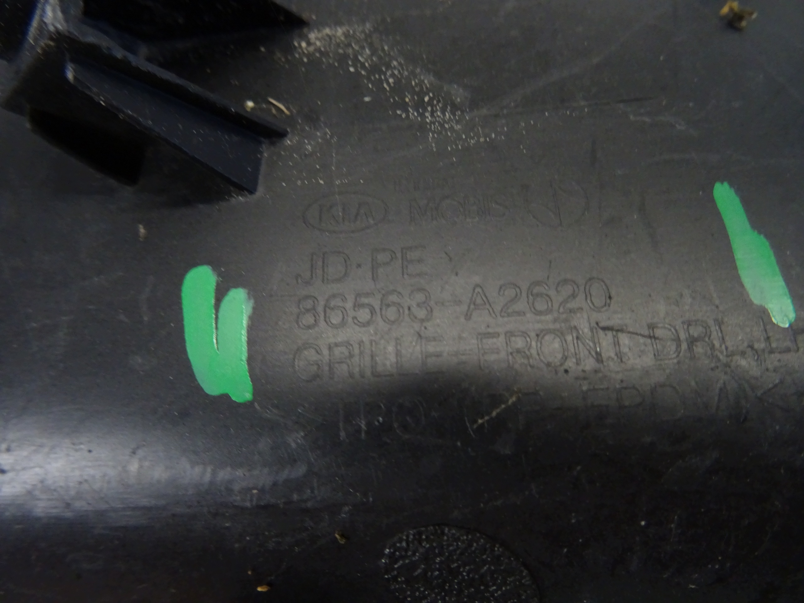 grid of a bumper right front KIA CEED II LIFT 86563-A2620