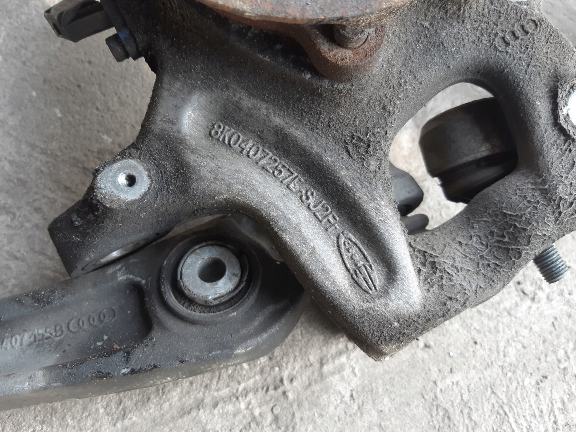 AUDI A4 B8 A5 8T A6 C7 A7 swing left left front 8K0407257E