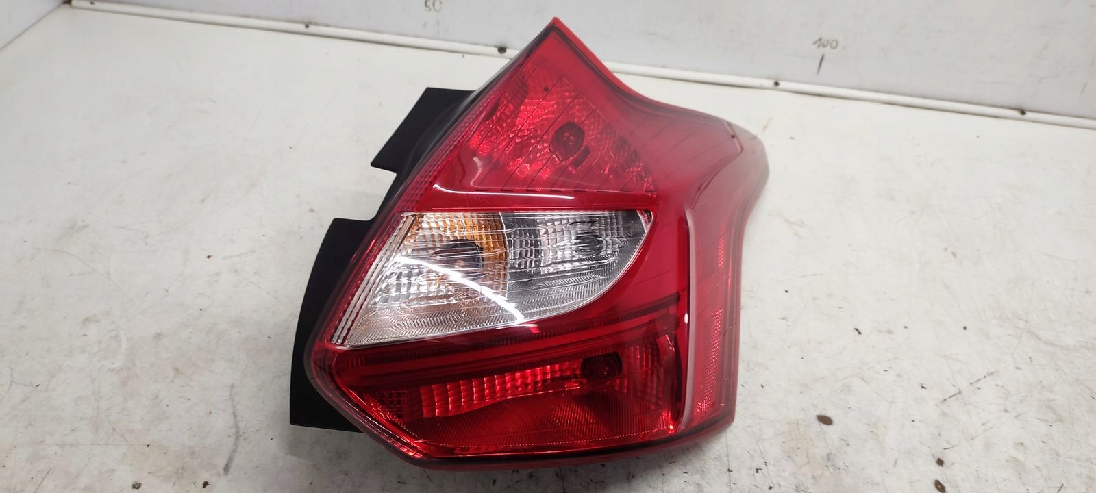 light rear part rear right Ford Focus MK3 HB