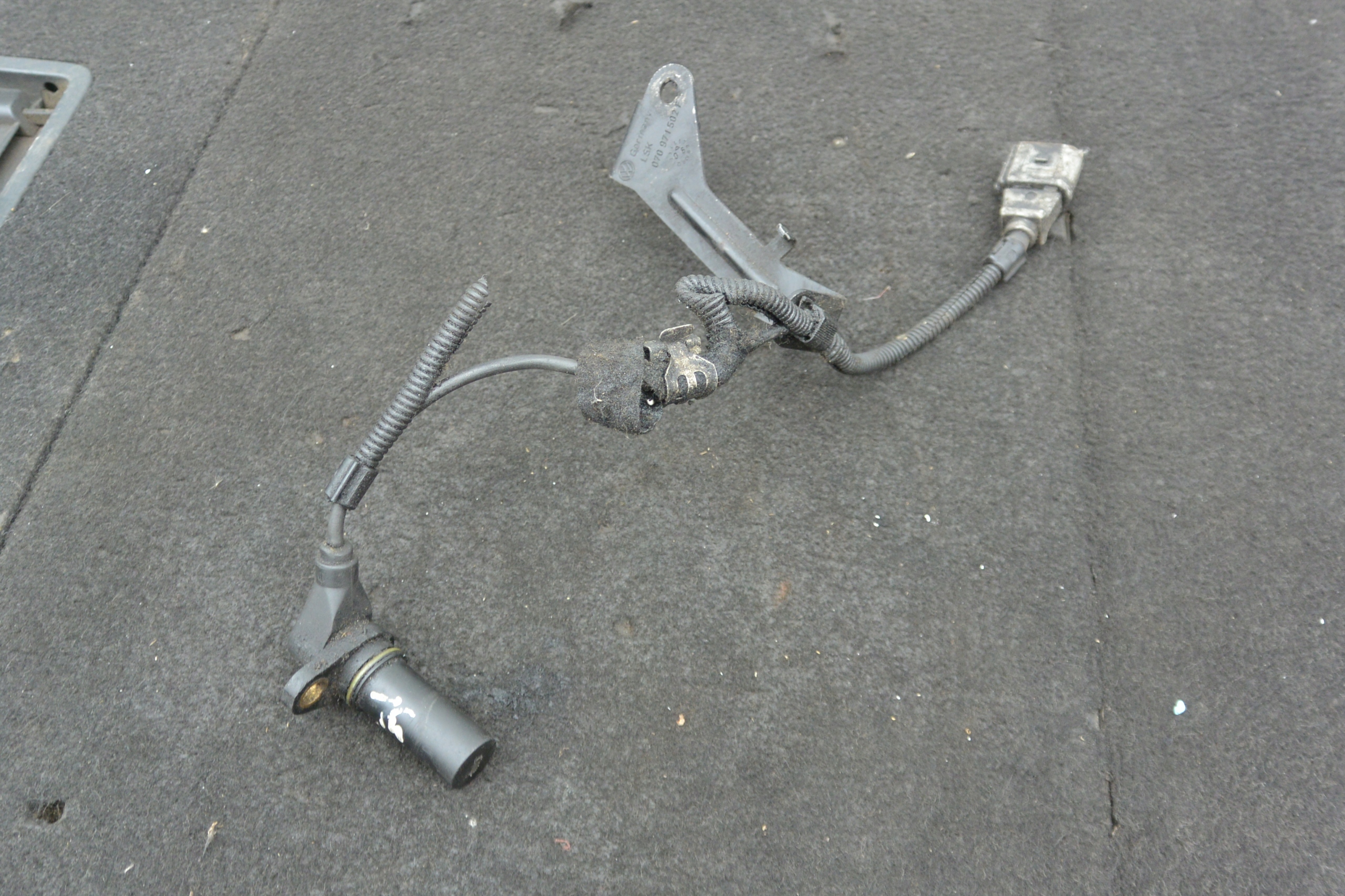 VW T5 shaft position sensor 2.5 TDI
