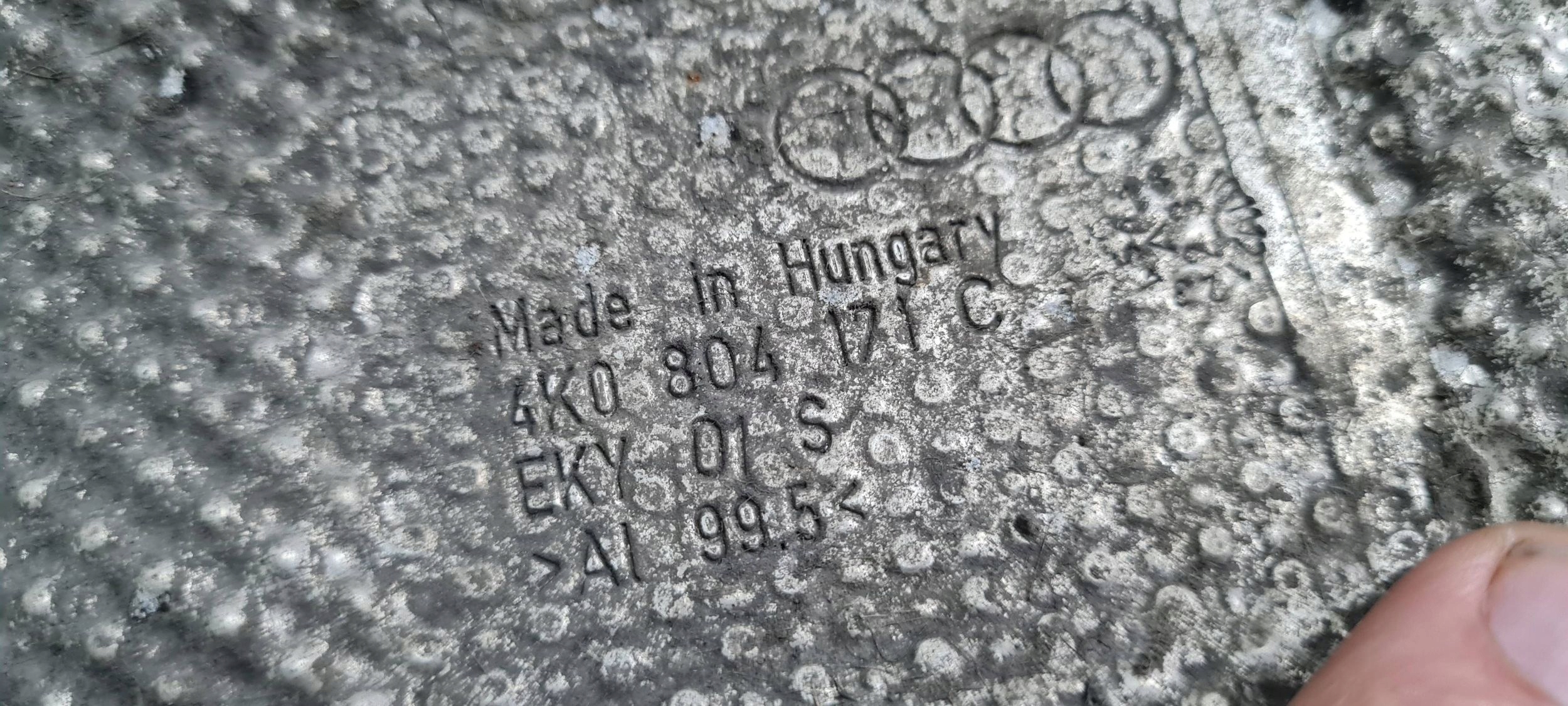 защита термичный глушителя левый Audi A6,A7,C8 4K0804171C