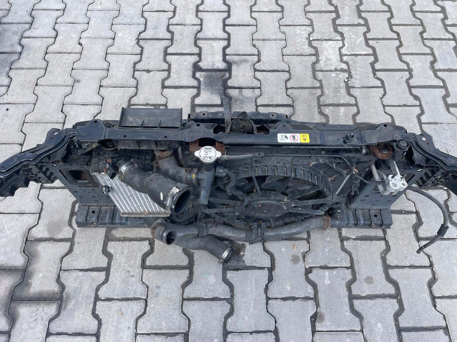 Hyundai i30 II 1.6 CRDi čelo přední, stěna předek