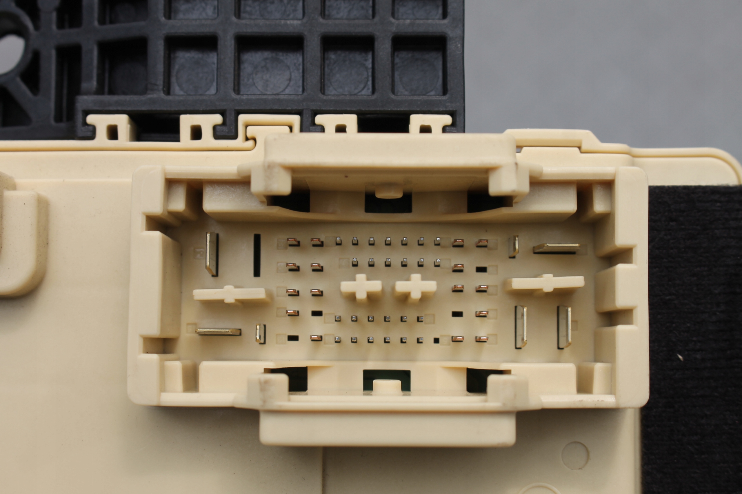 SKRZYNKA BEZPIECZNIKÓW MODUŁ BSI KIA OPTIMA IV 15- Producent części Kia OE