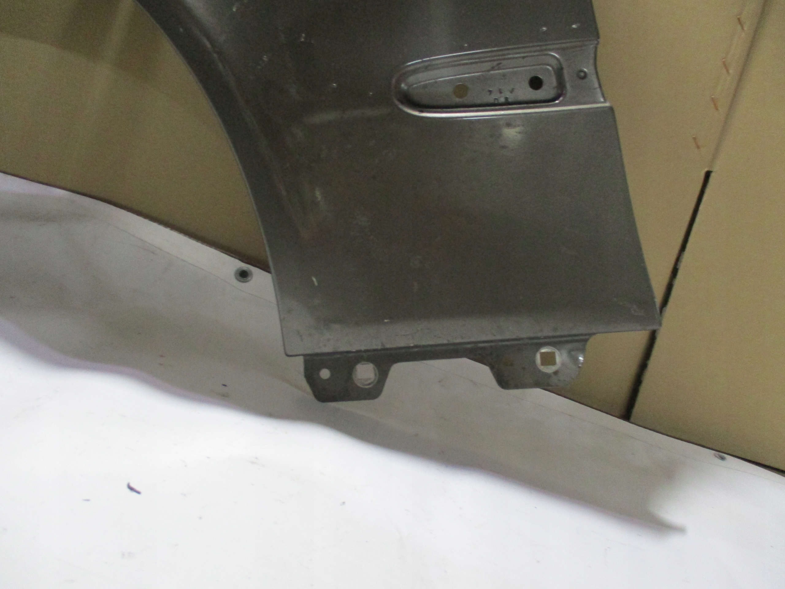 fender left front Mercedes E- Klasa w 211