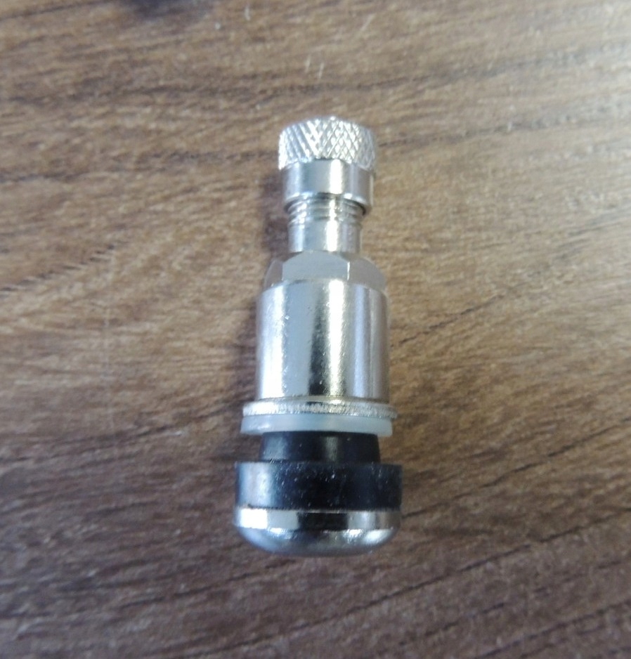 ZAWORY WENTYLE SKRECANE DO FELG KOL METALOWE 525