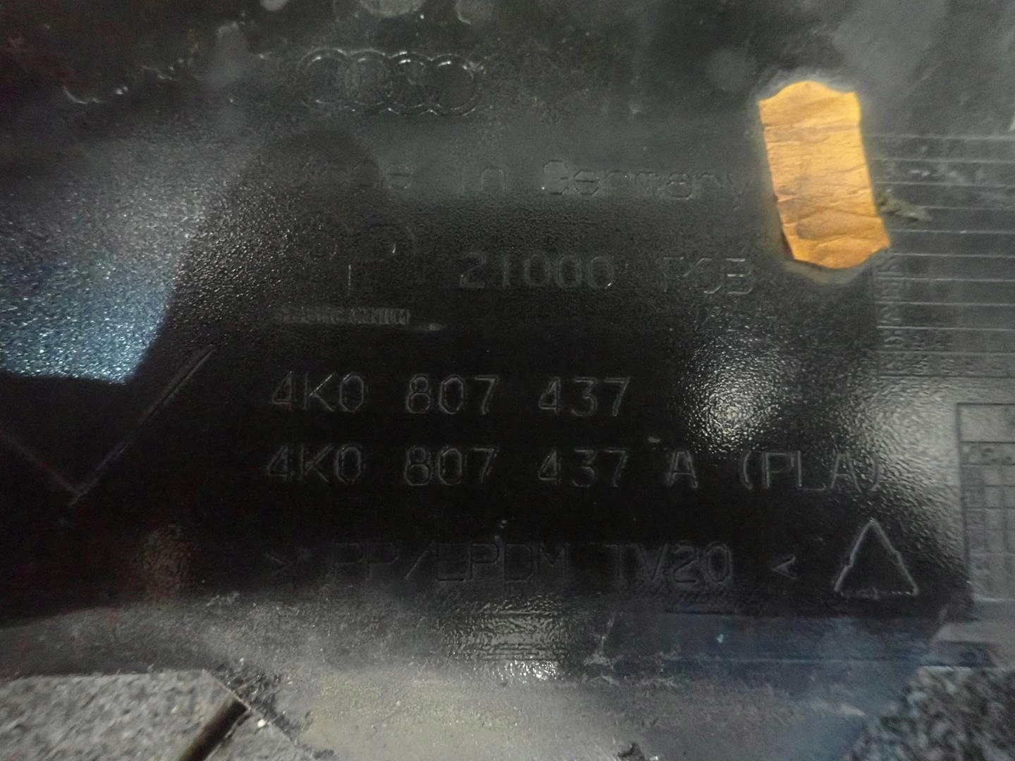 nárazník předek přední AUDI A6 C8 2018- 4K0807437