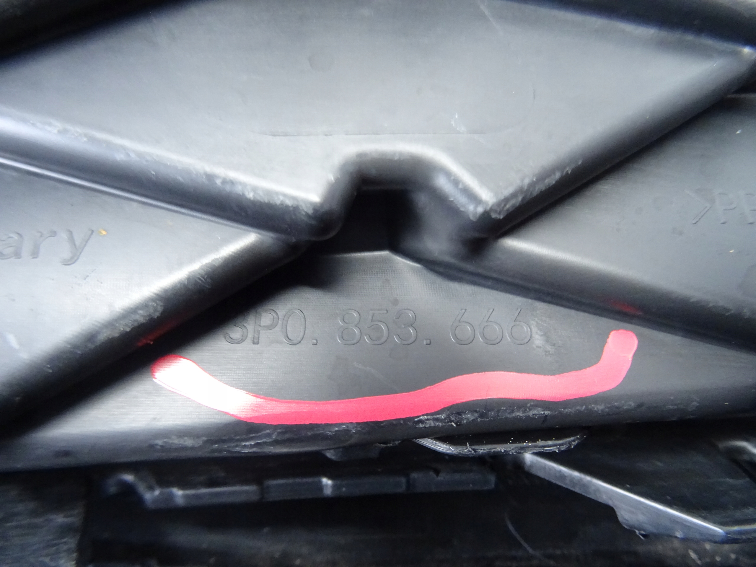 grid of a bumper front front right SKODA SUPERB IV 3P0853666