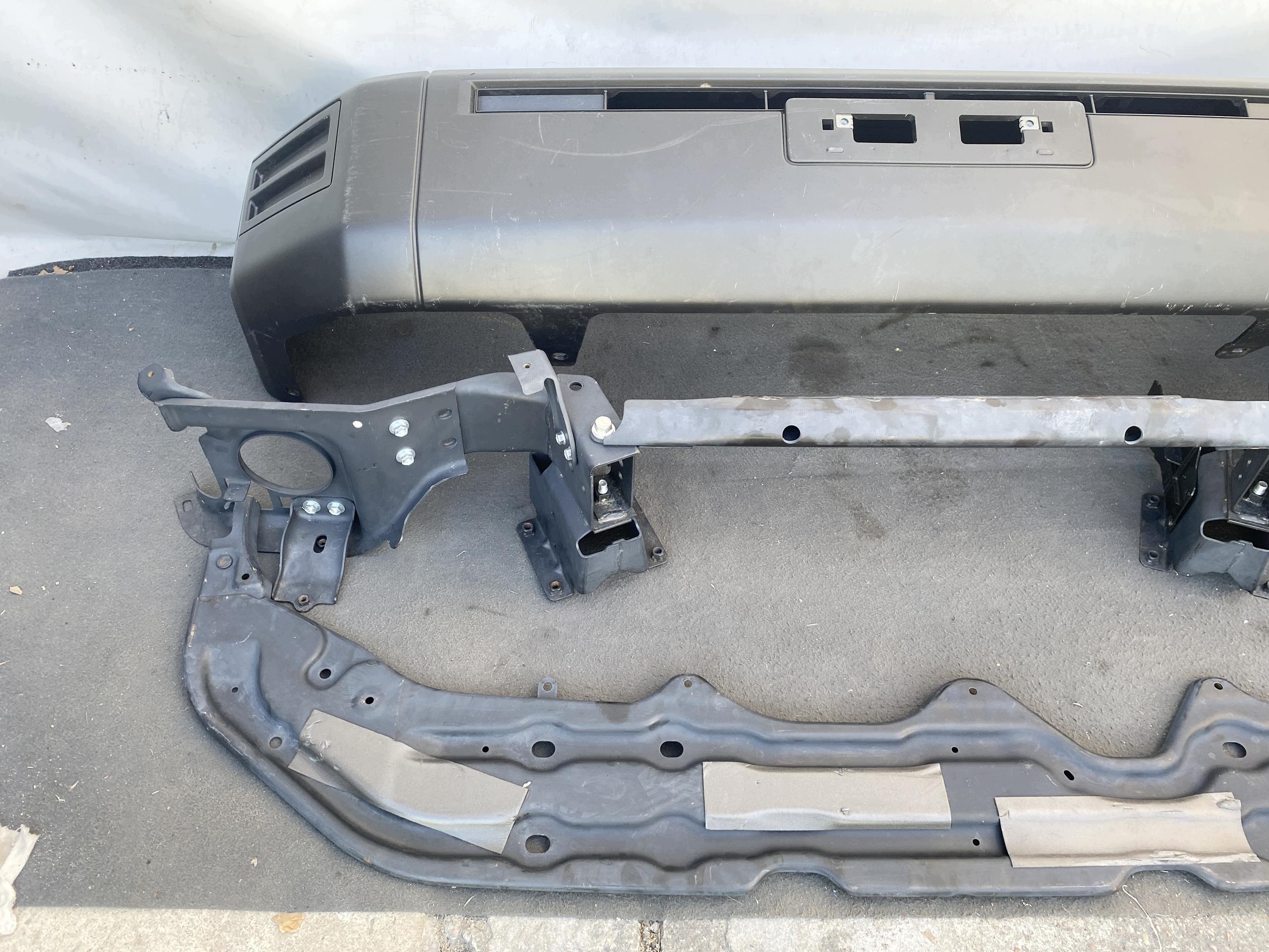 TOYOTA LAND CRUISER J70 23r. front bumper pillar below bumper ORYG.