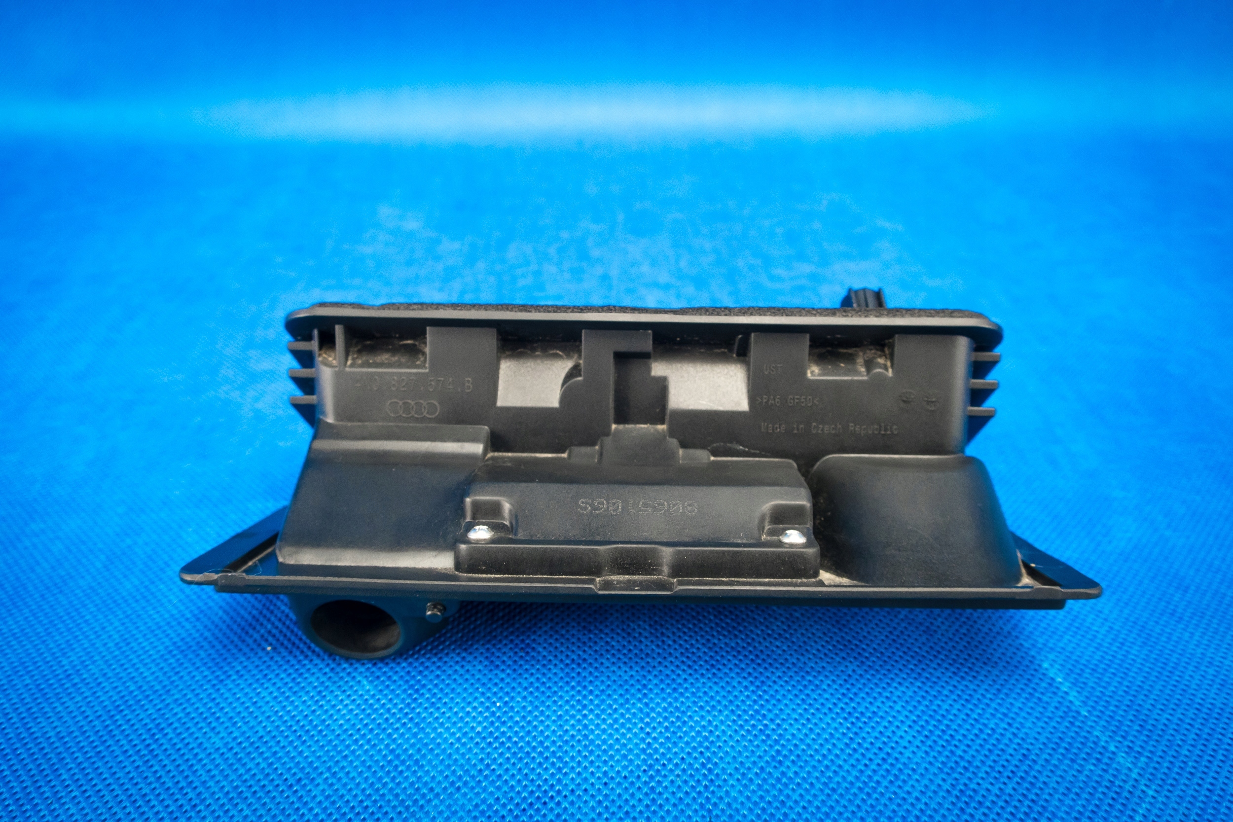 Moulage Poignée Arrière du capot Audi A8 4N 4N0827574B