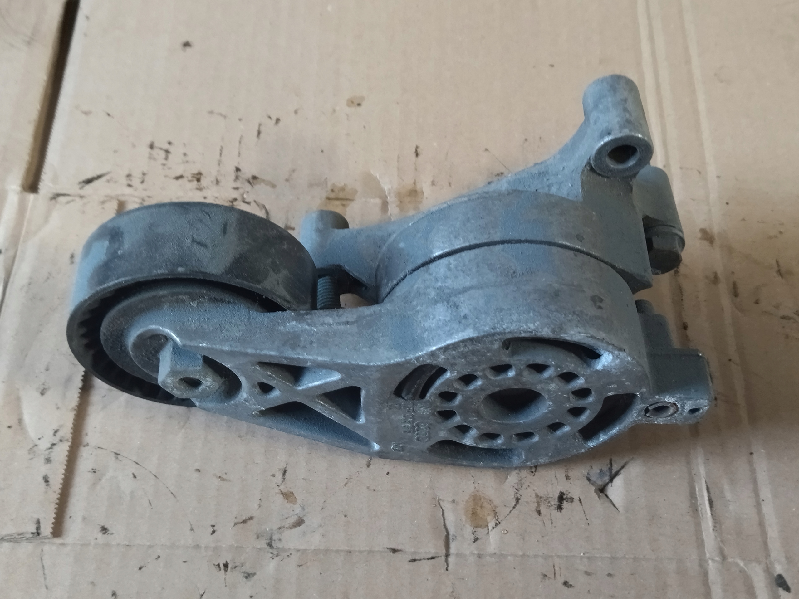 NAPINACZ PASKA - VW AUDI 2.0 TFSI AXX | 06F903315