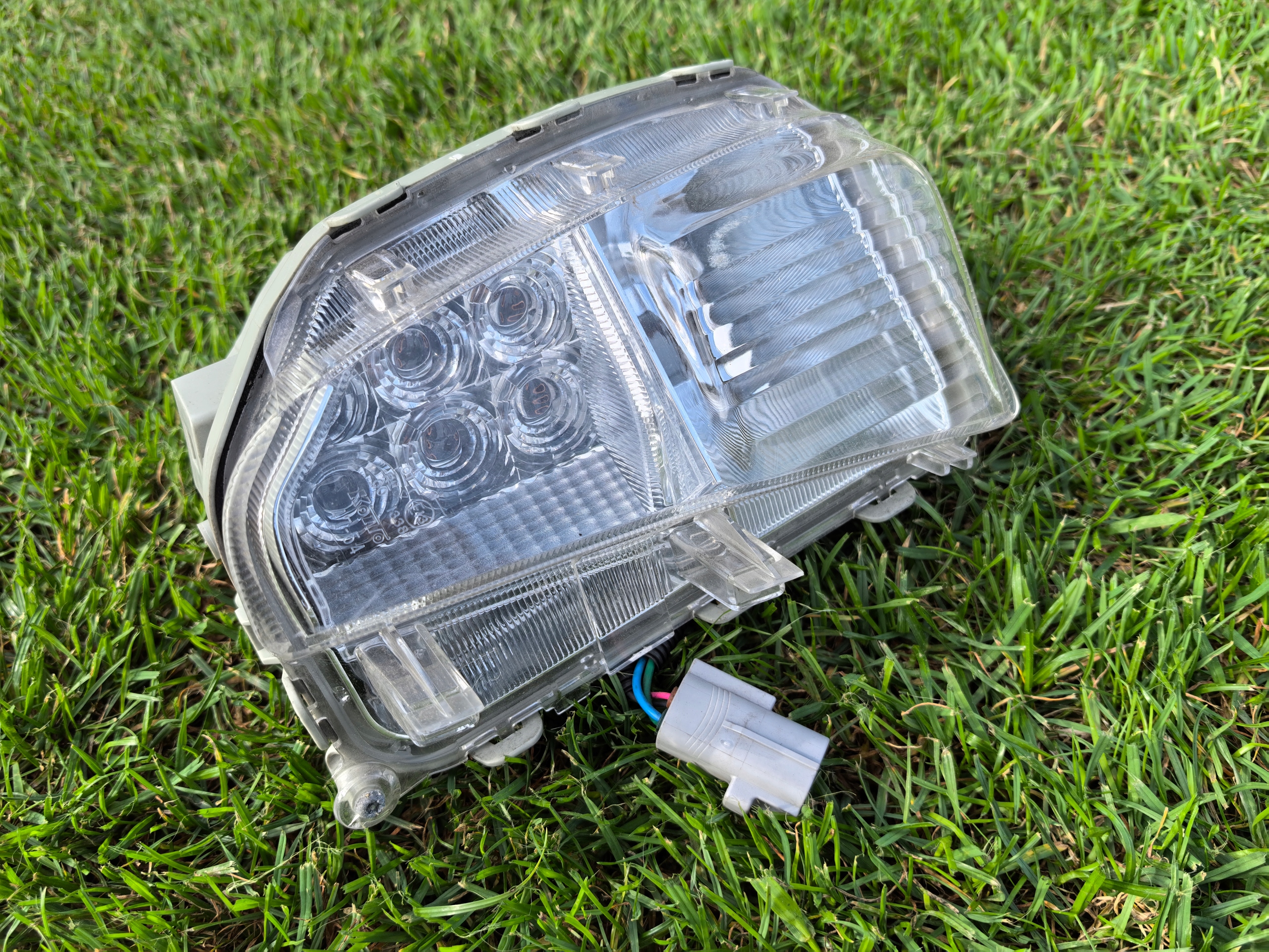 TOYOTA PRIUS ГАЛОГЕН правый поворотник led целый