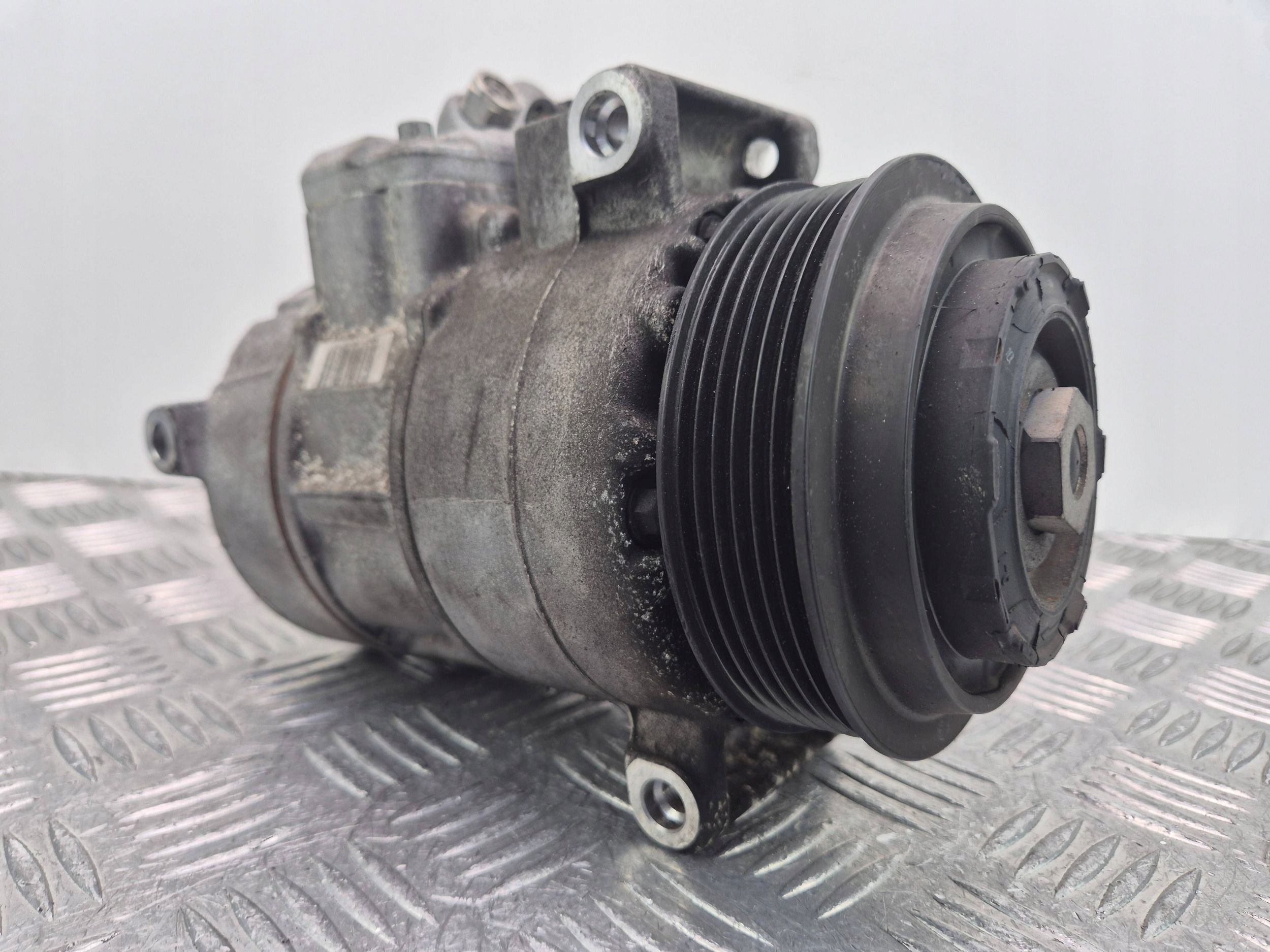 Mercedes C250 CGI W204 compressor; compressor of the air conditioning A0022304411