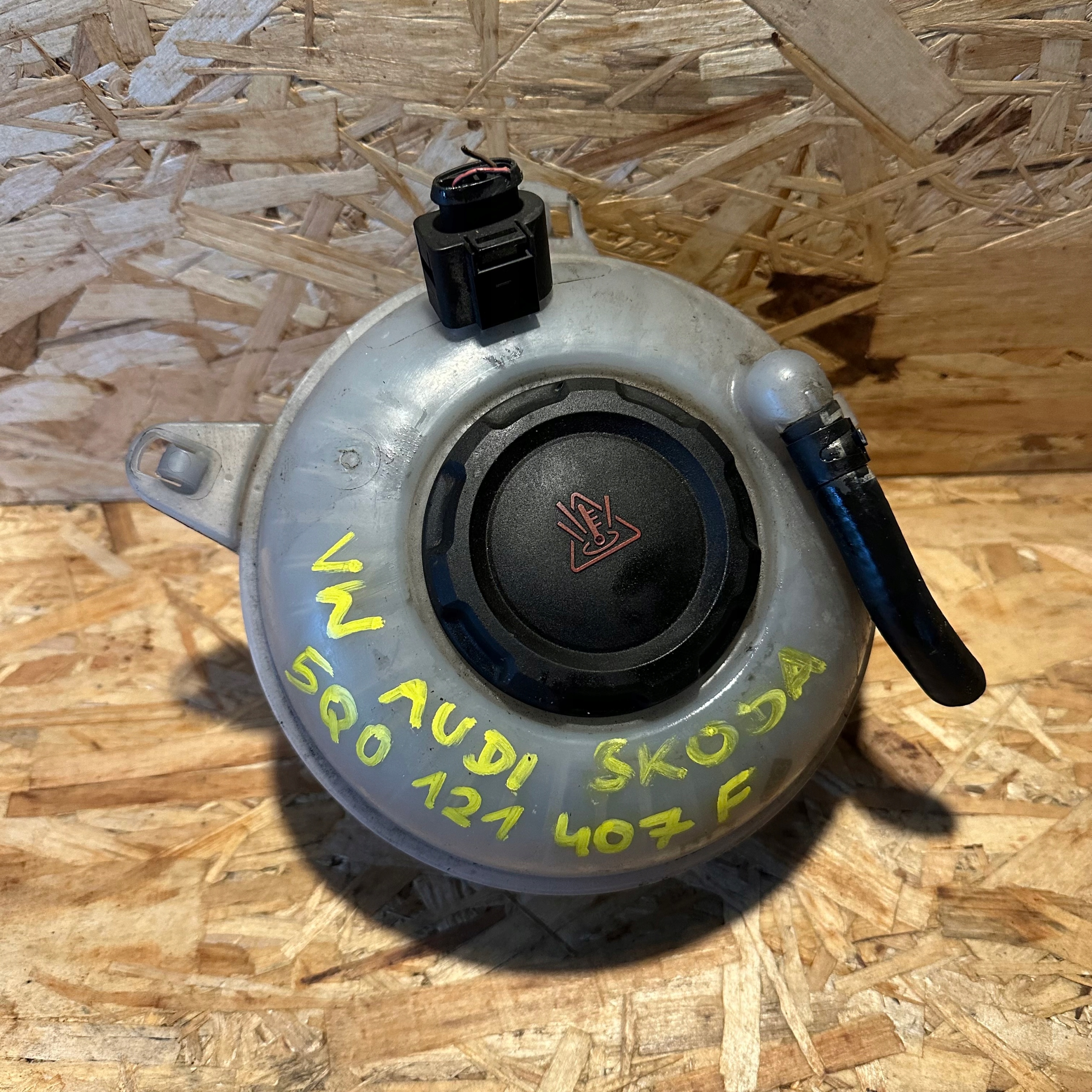 RÉSERVOIR EAU VW AUDI SKODA 5Q0121407F