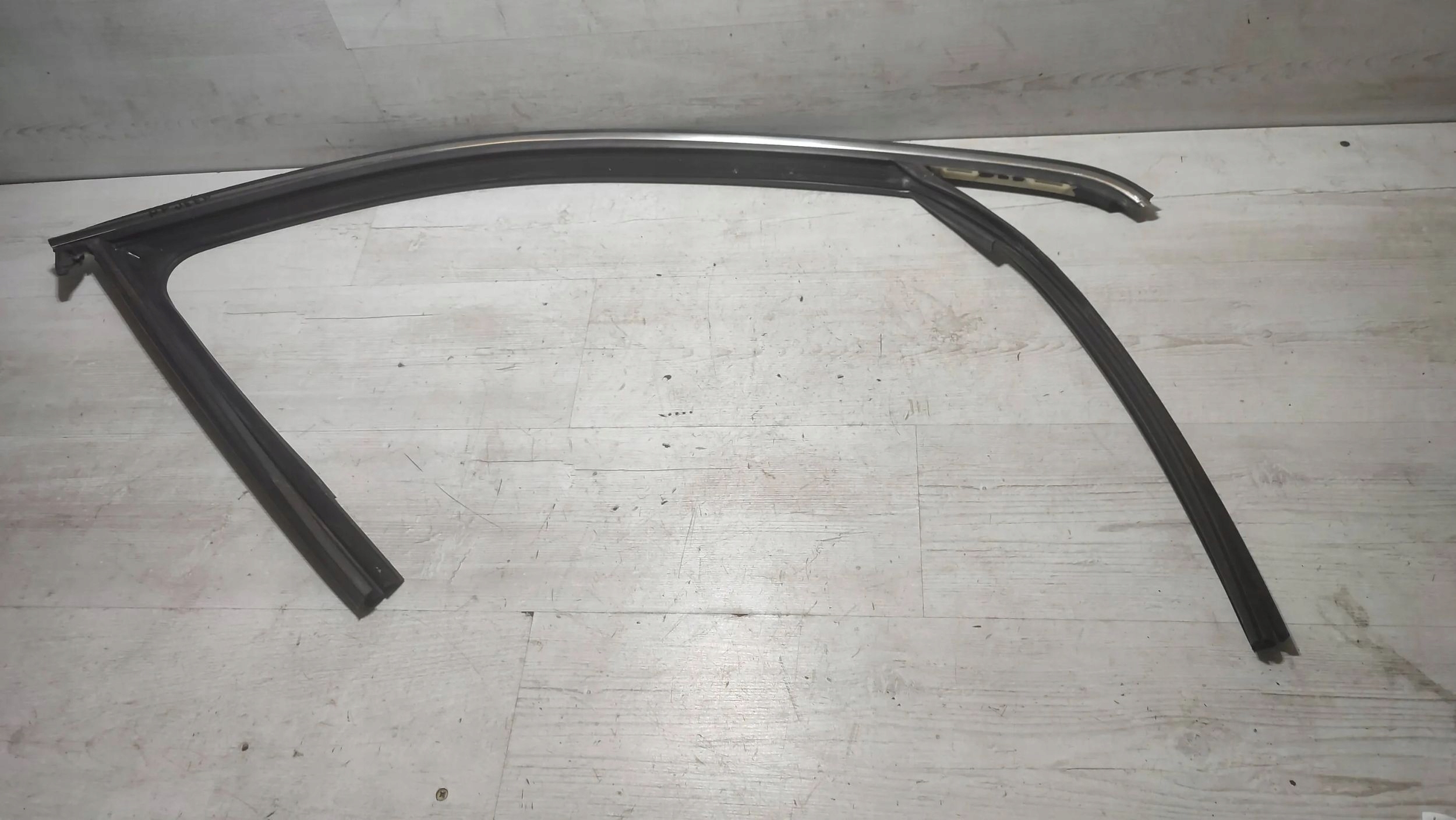 Jeep Cherokee 2015 front left gasket windows door tylnych
