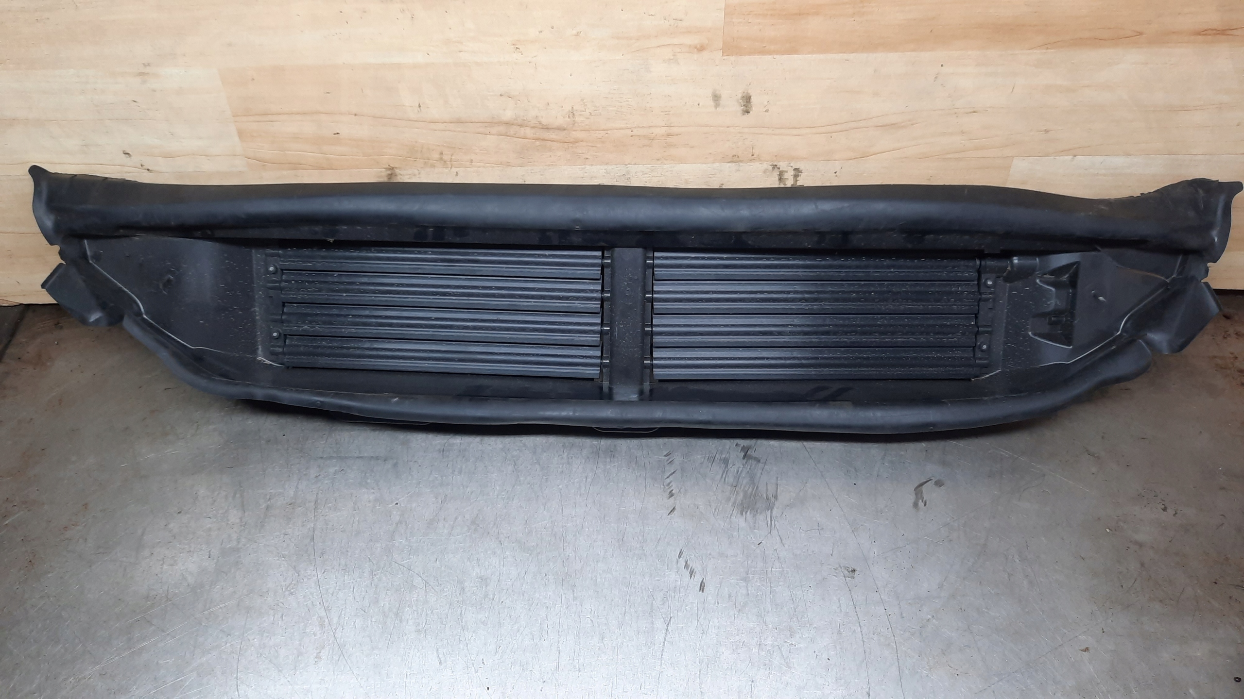 VOLVO XC90 16-18R ŻALUZJA WLOT KIEROWNICA 31353797