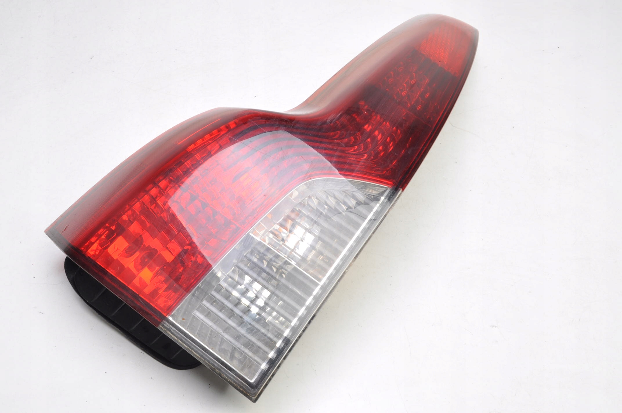 VOLVO V50 LAMPA LEWA TYLNA LEWY TYŁ KOMBI LIFT Typ samochodu Samochody osobowe